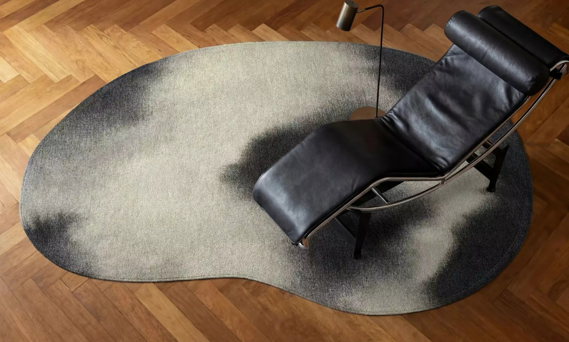 Ovale tapijt AQUARELLE LEAF zwart met beige