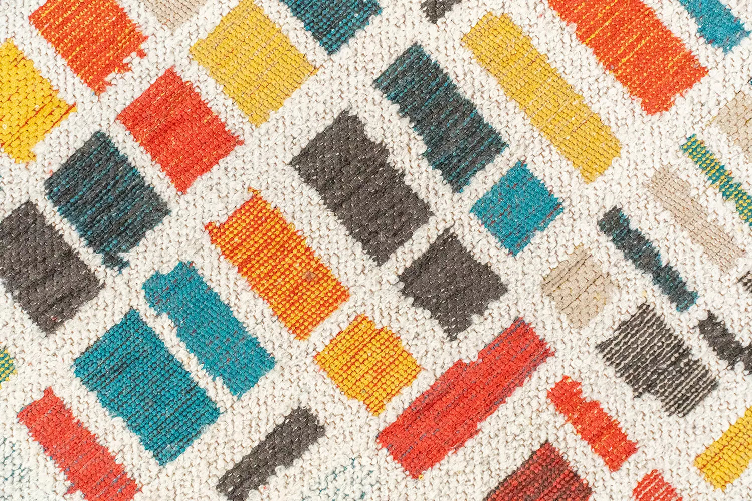 CUBIK beige tapijt met kleurrijk patroon