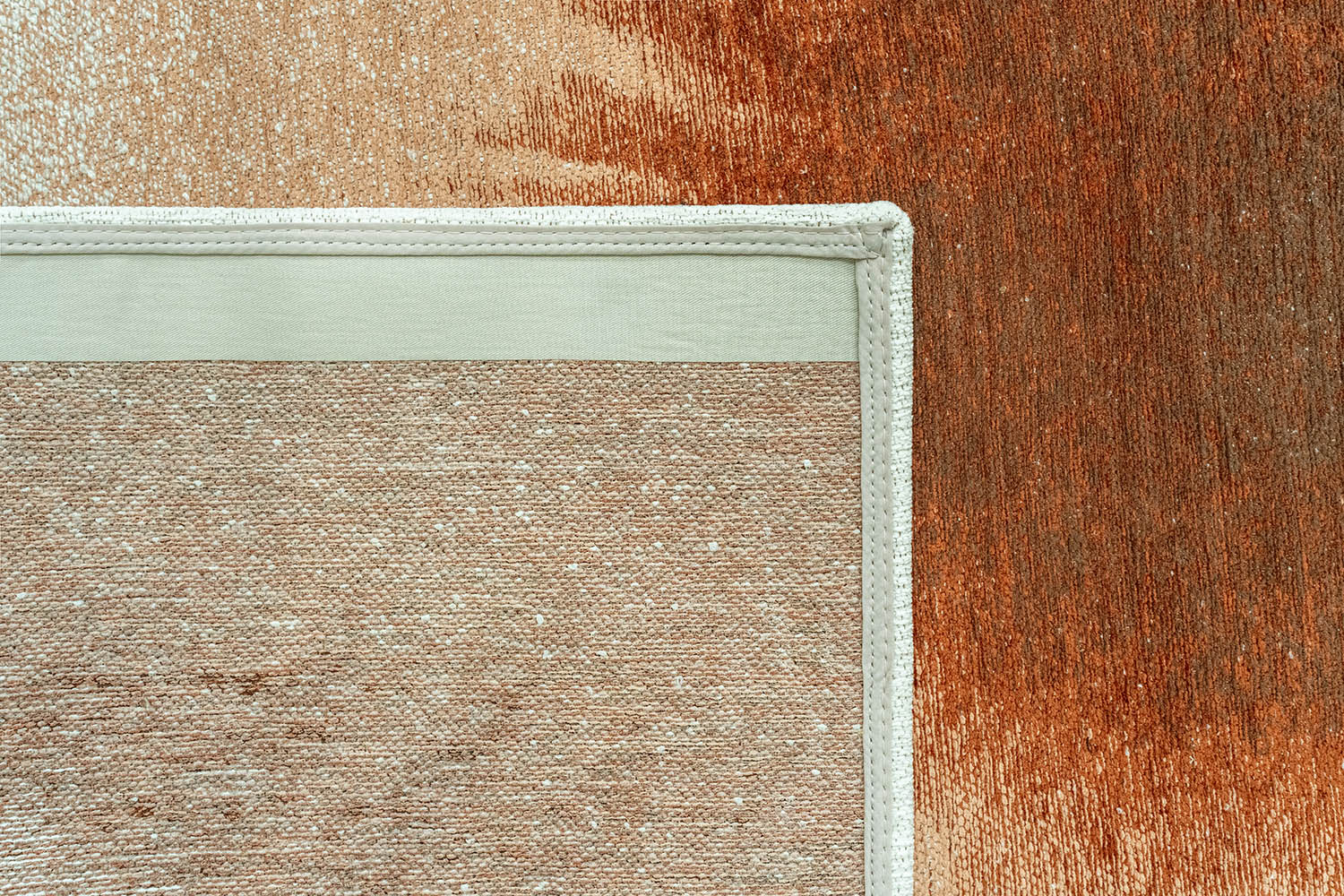 Teppich DROP weiß mit braunem