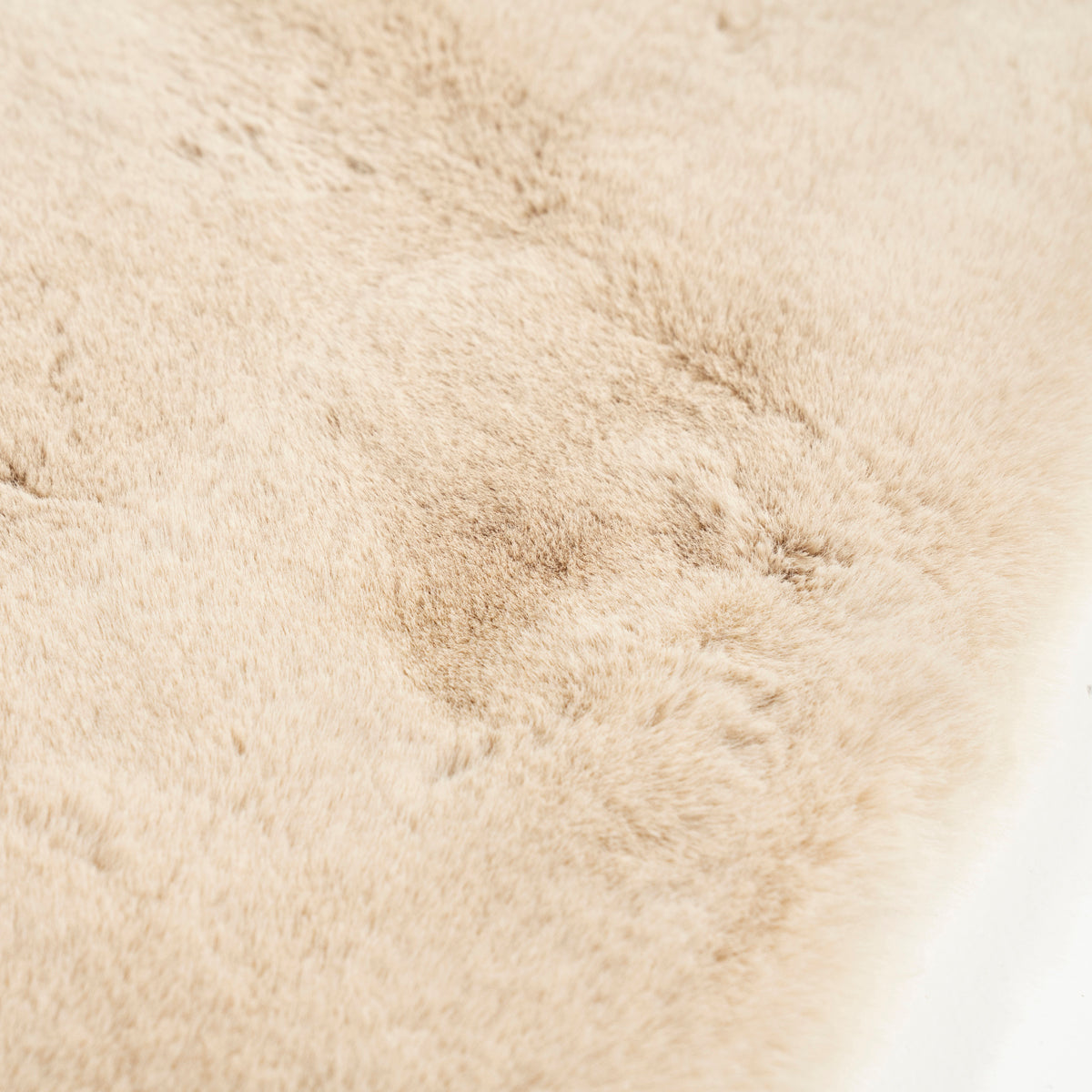 Vloerkleed ZENA beige met lange haren