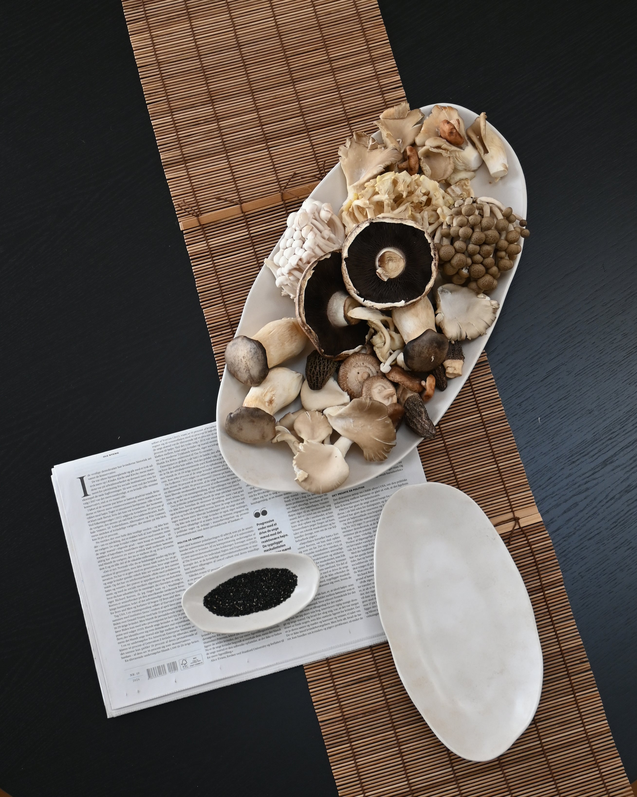 Set van ovale dienbladen NATIVE witte steengoed