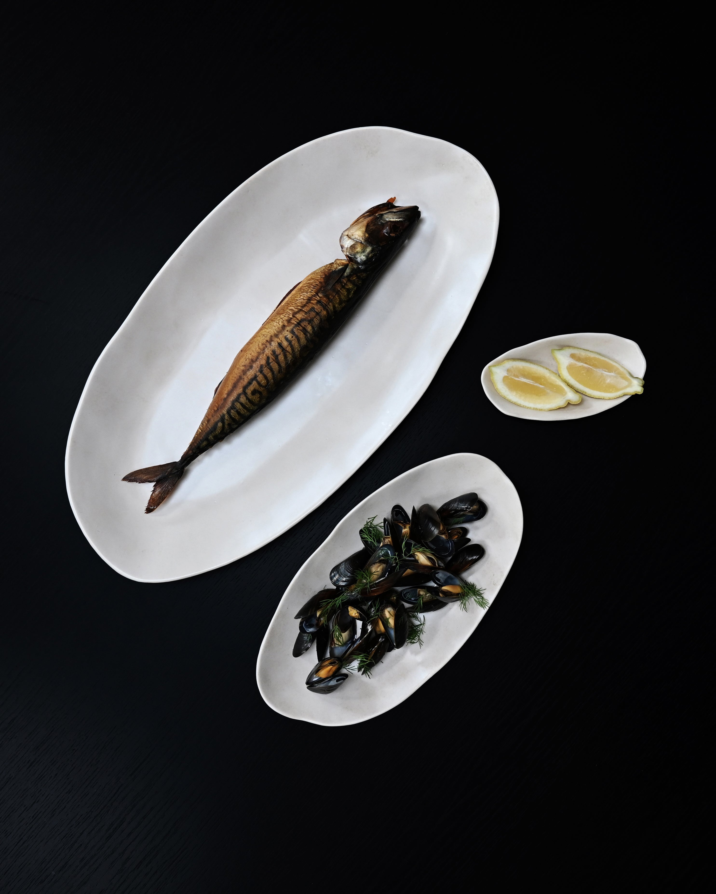 Set van ovale dienbladen NATIVE witte steengoed