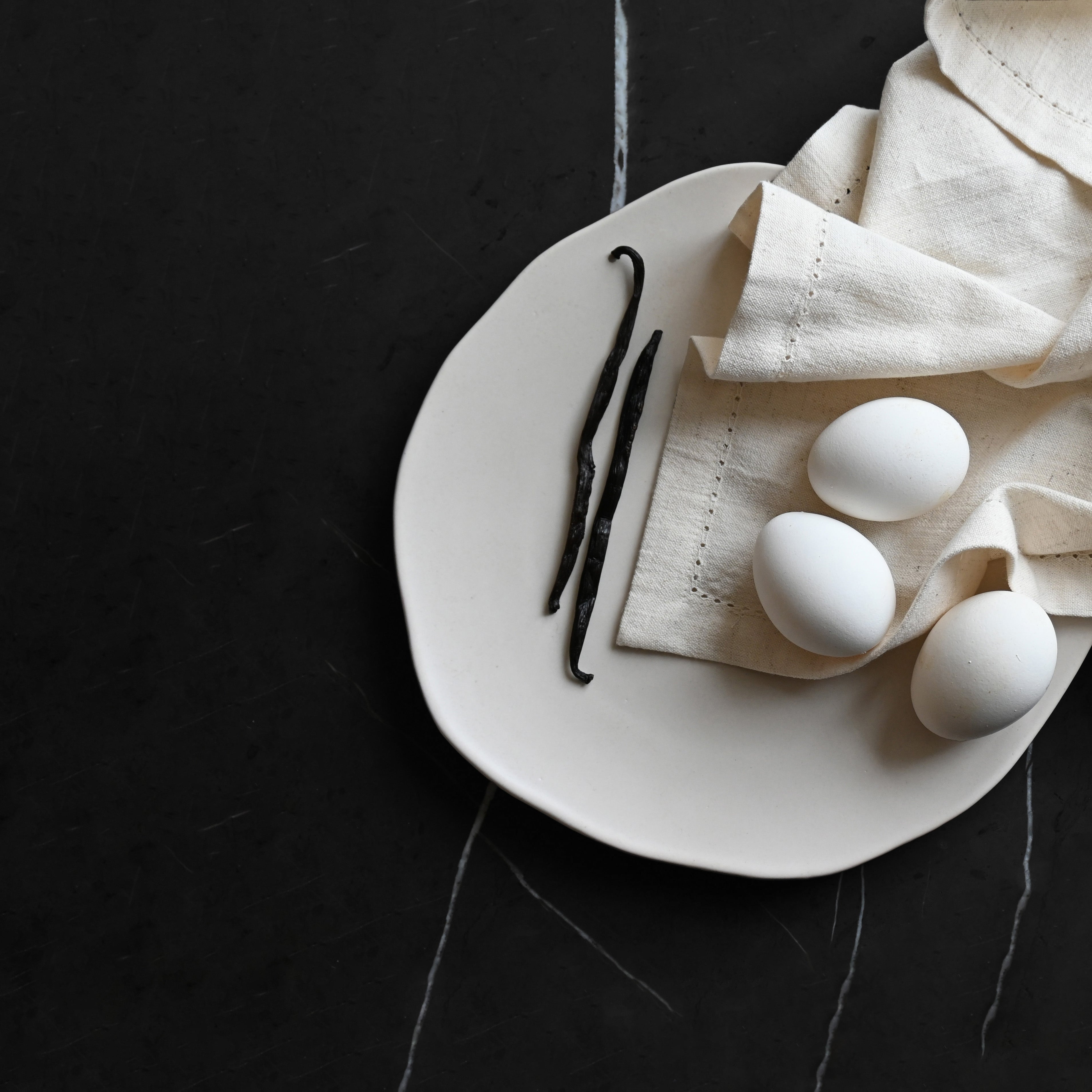 Set borden NATIVE witte steengoed