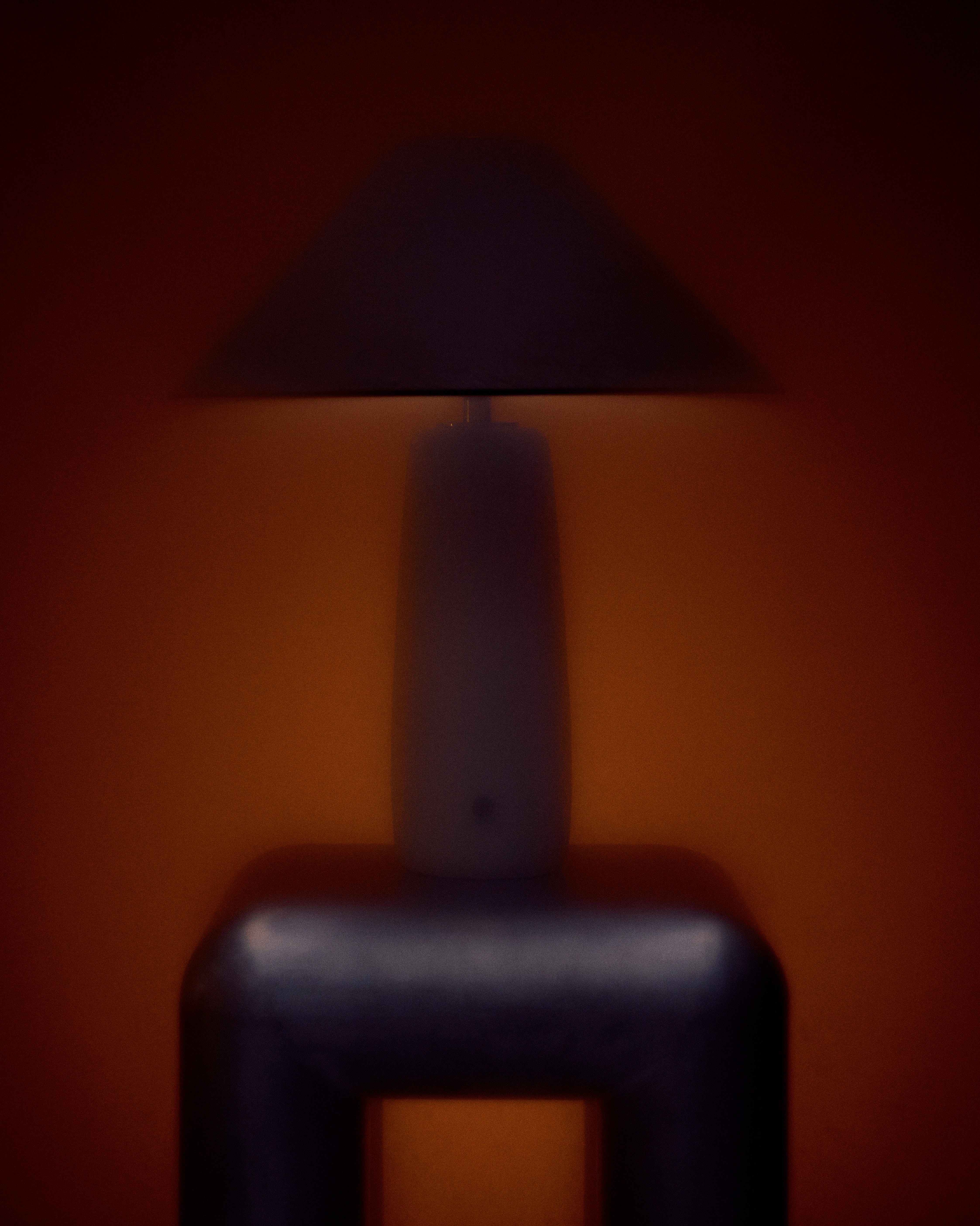 BATON concrete table lamp with brown shade