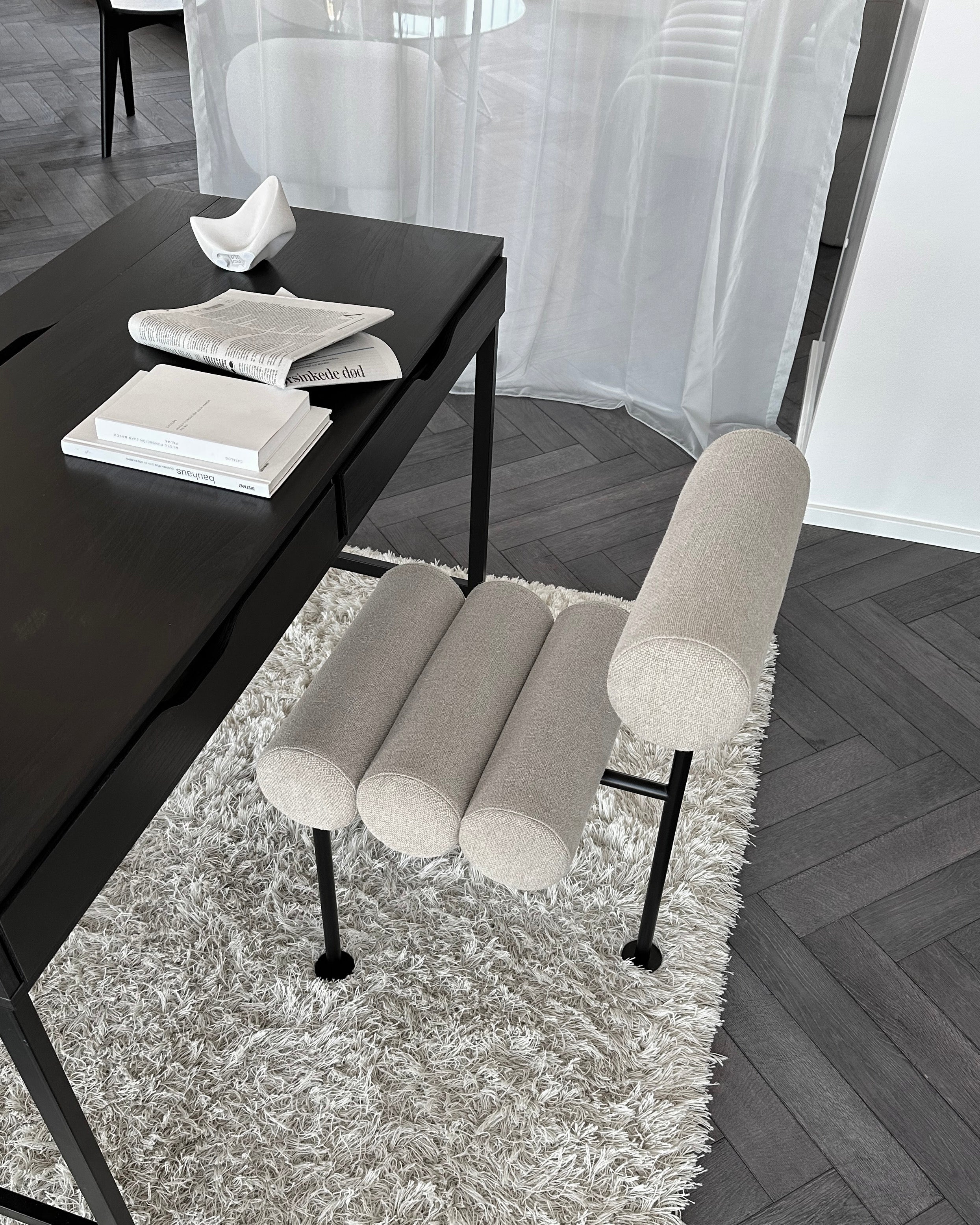 Stoel HIRO beige met zwarte basis