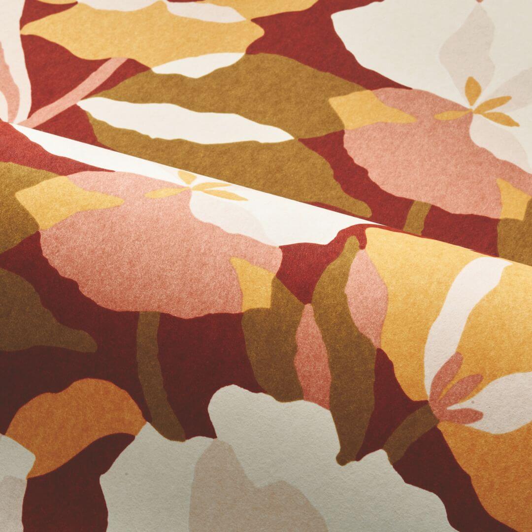 Behang met plantenmotief van bloemen AMARYLLIS - GRENAT/BLUSH bordeauxrood met roze