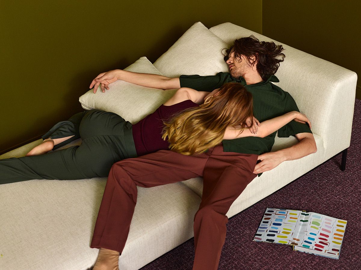 Right-facing modular sofa for 6 people HOLDEN upholstered with a black base