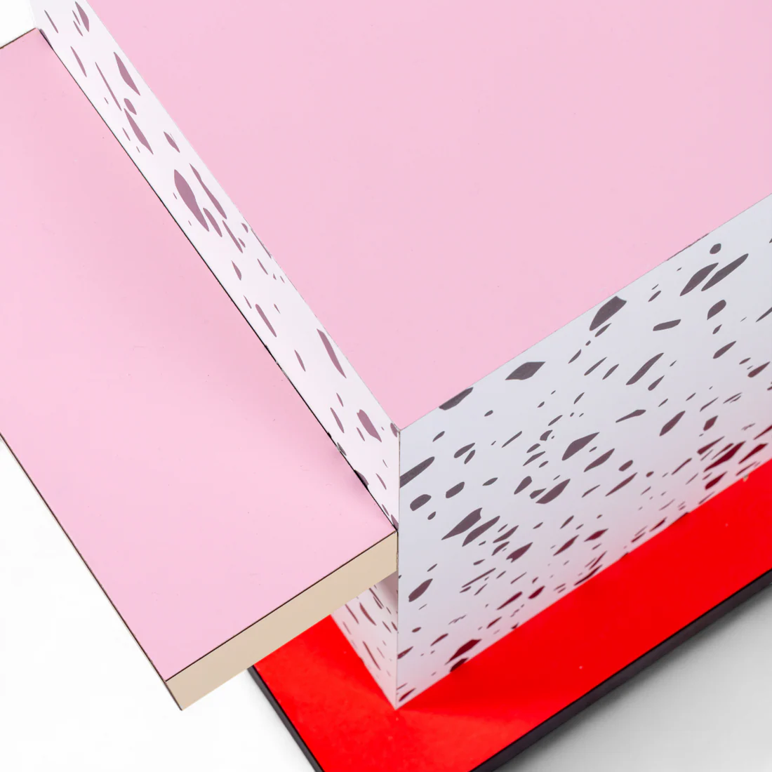 Zijtafel SUPERSIDE TERRAZZO roze met rood