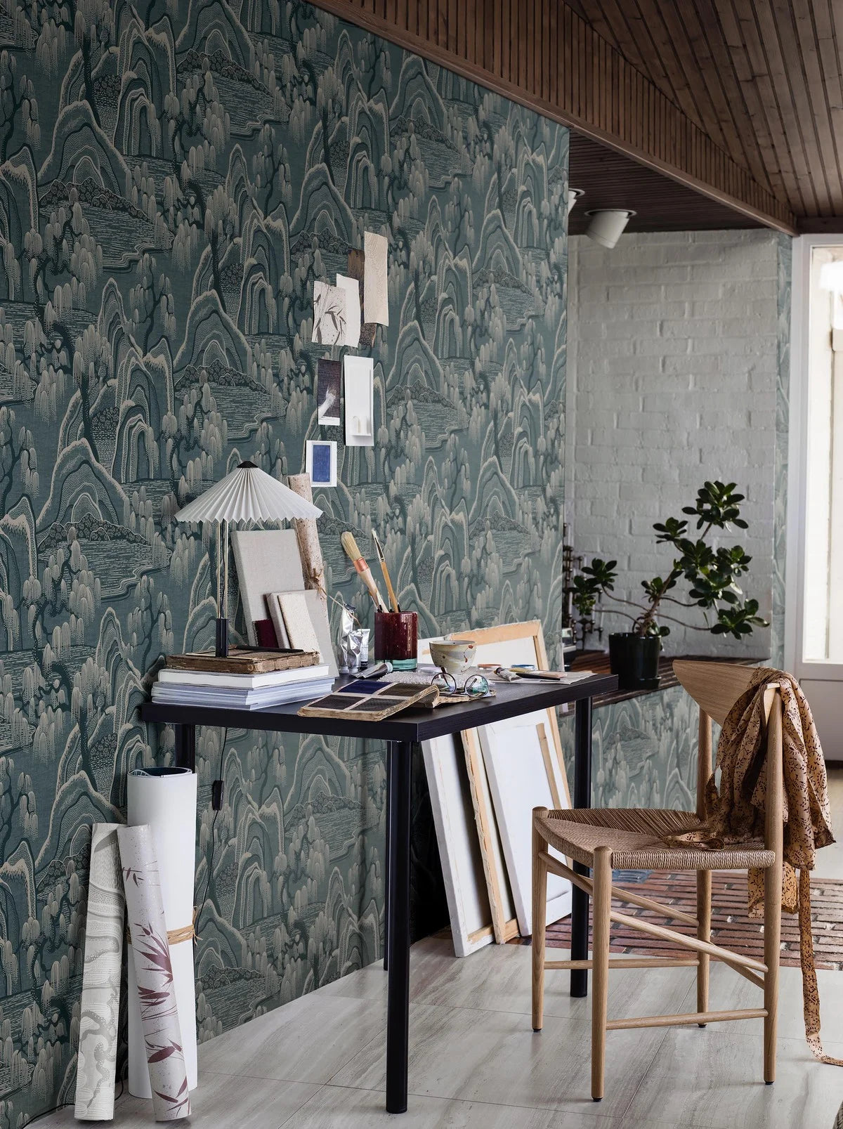 Vliesbehang met landschap INDIGO GARDEN marineblauw met beige