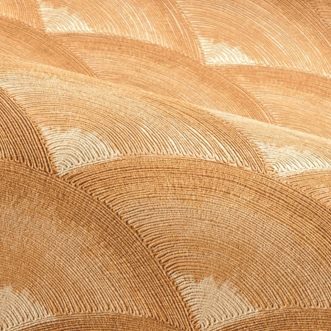 Tapeta strukturalna imitująca haft geometryczna w fale NAMI - AMBRE bursztynowy pomarańczowy