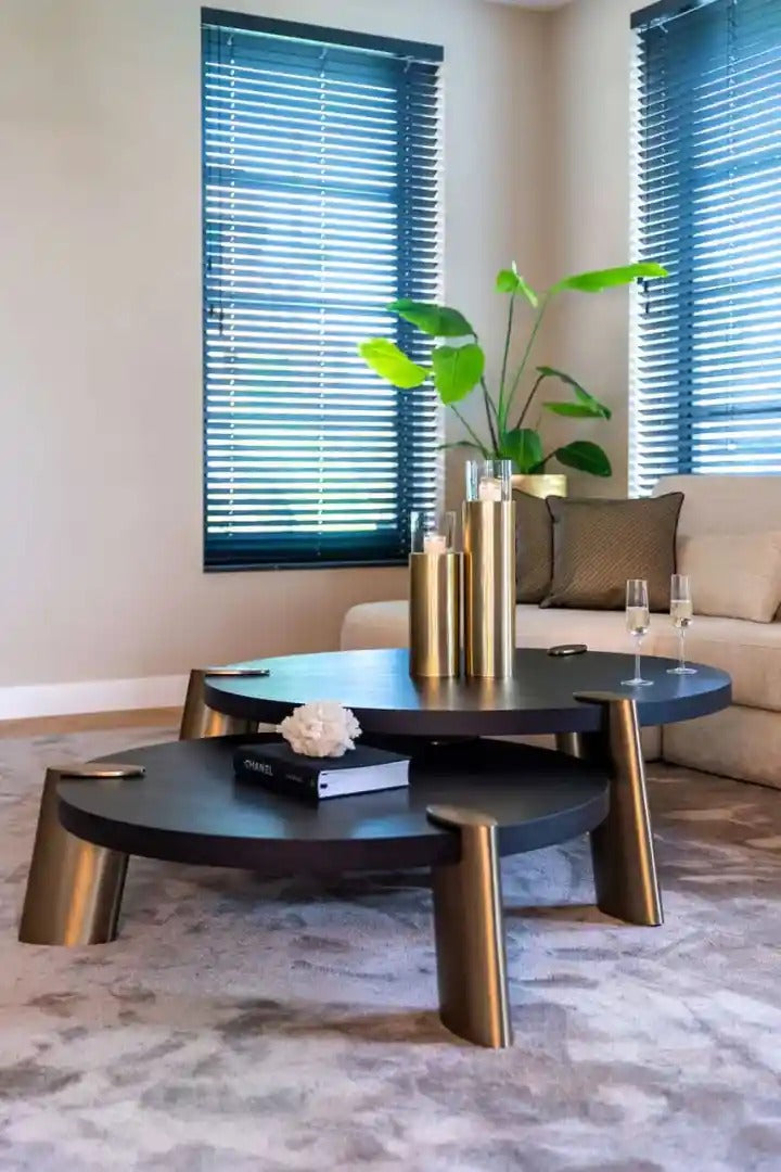 Set von Couchtischen BRODY schwarz mit messingfarbenem Gestell