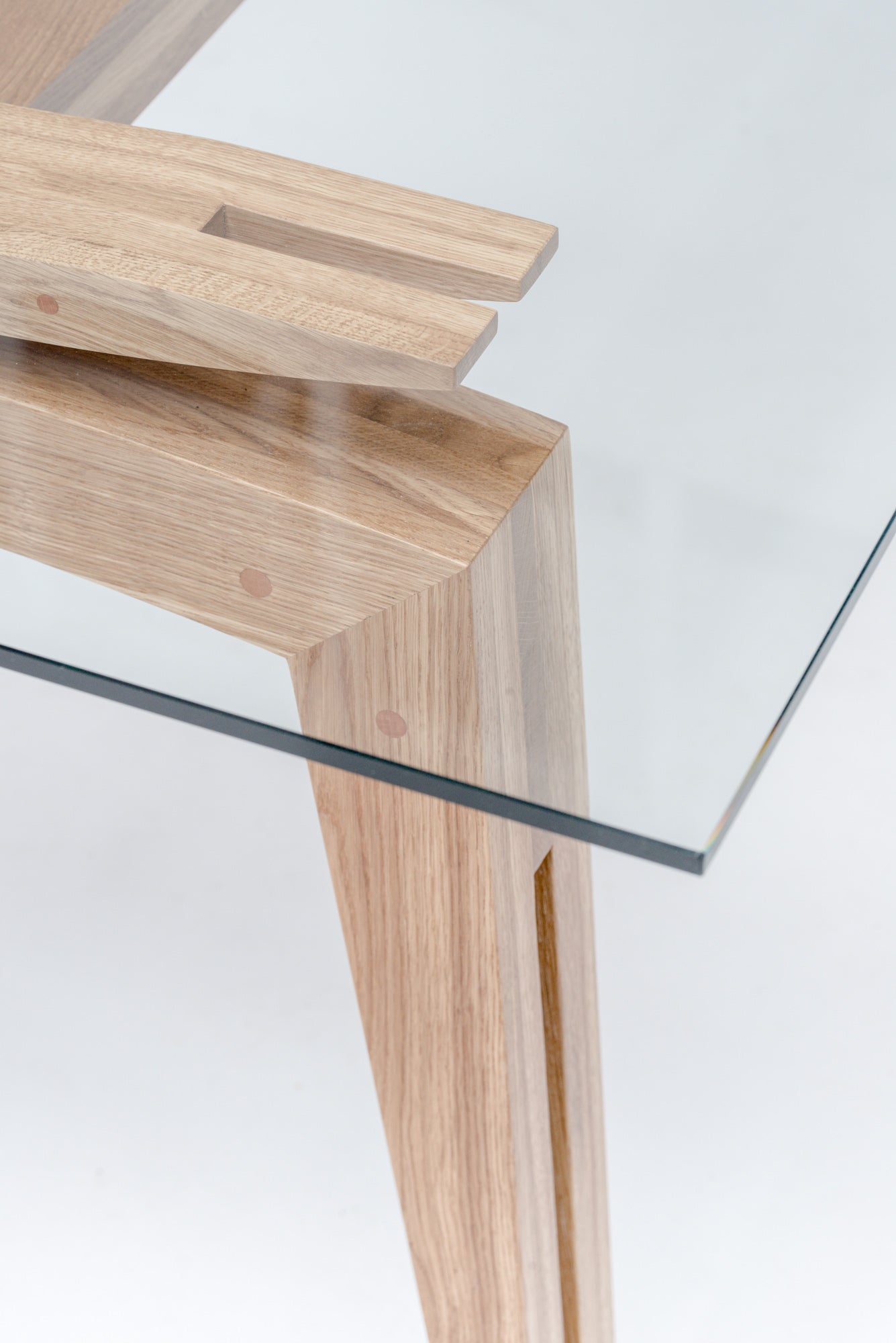 Tisch TAMAZO AIR mit Glasplatte