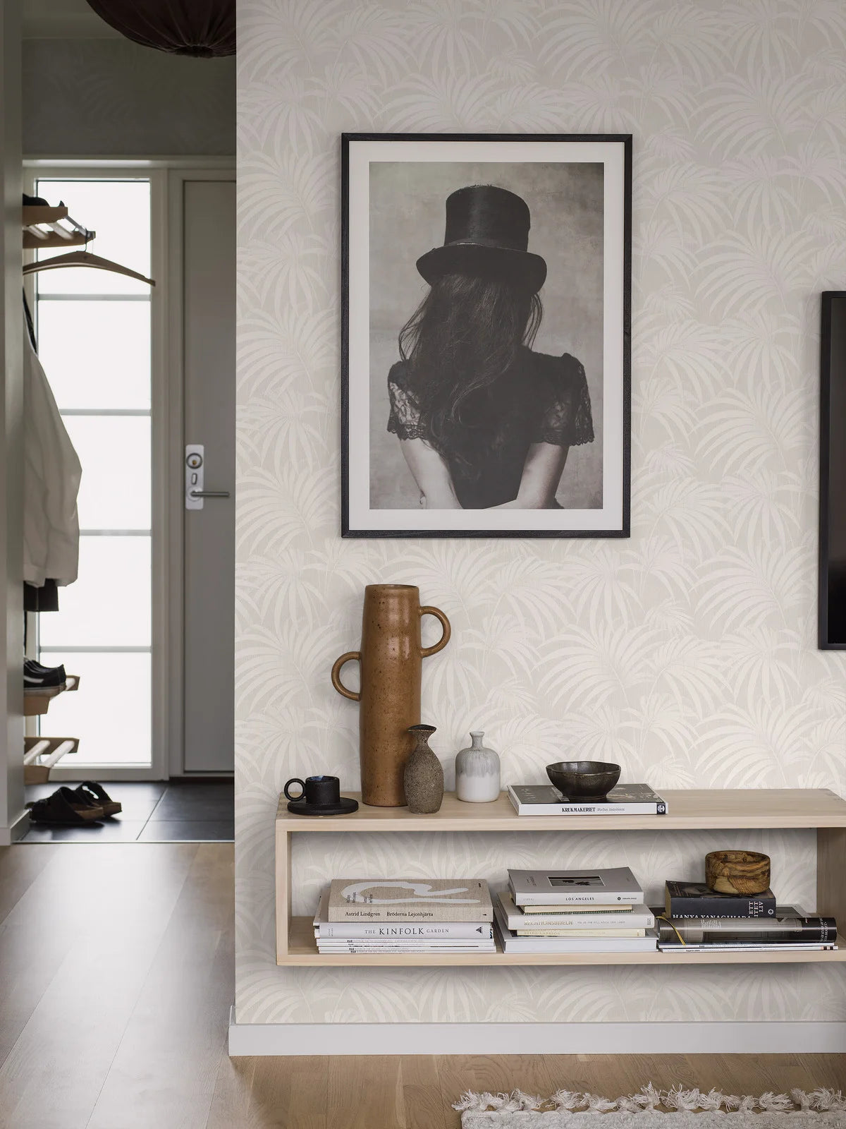 Non-woven paper wallpaper with a plant pattern PAULA gray with white