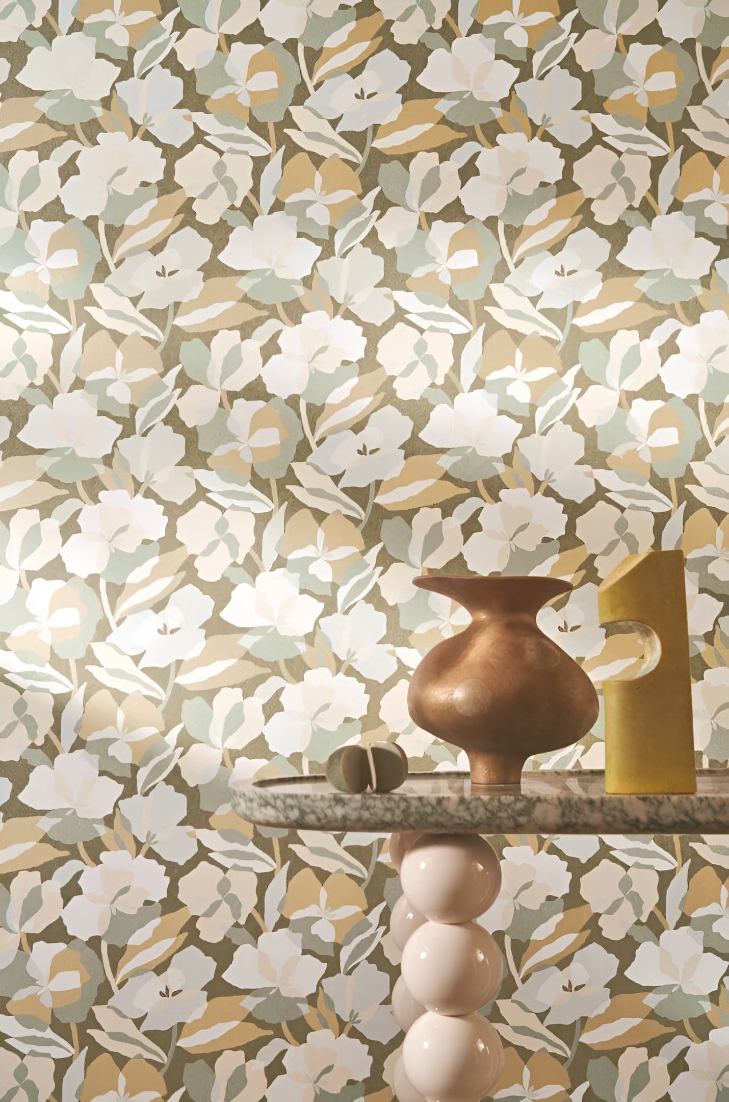 Behang met plantenmotief van bloemen AMARYLLIS - SALIE/NACRÉ lichtgroen met beige