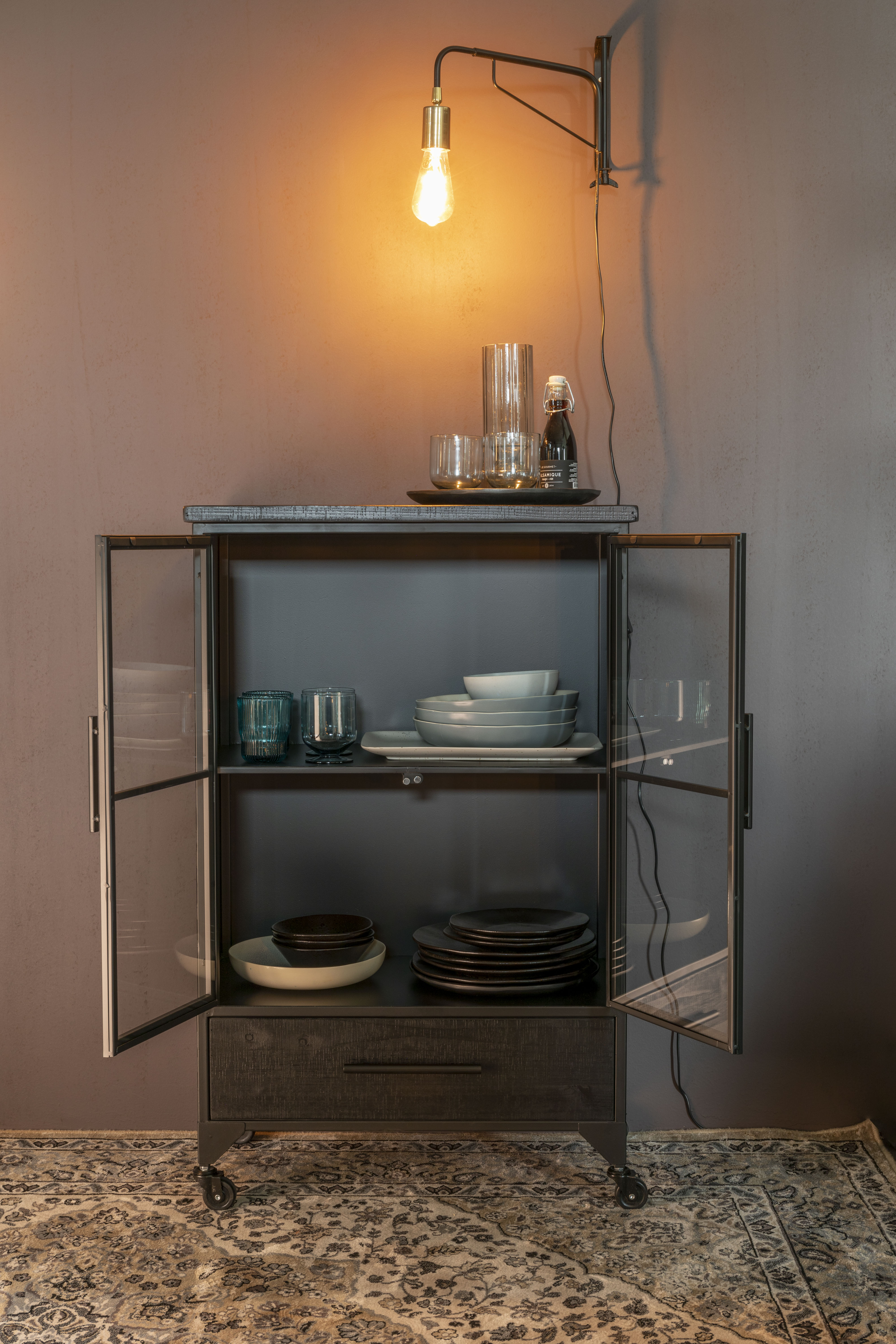 Witryna 2-drzwiowa na kółkach FERRE czarny