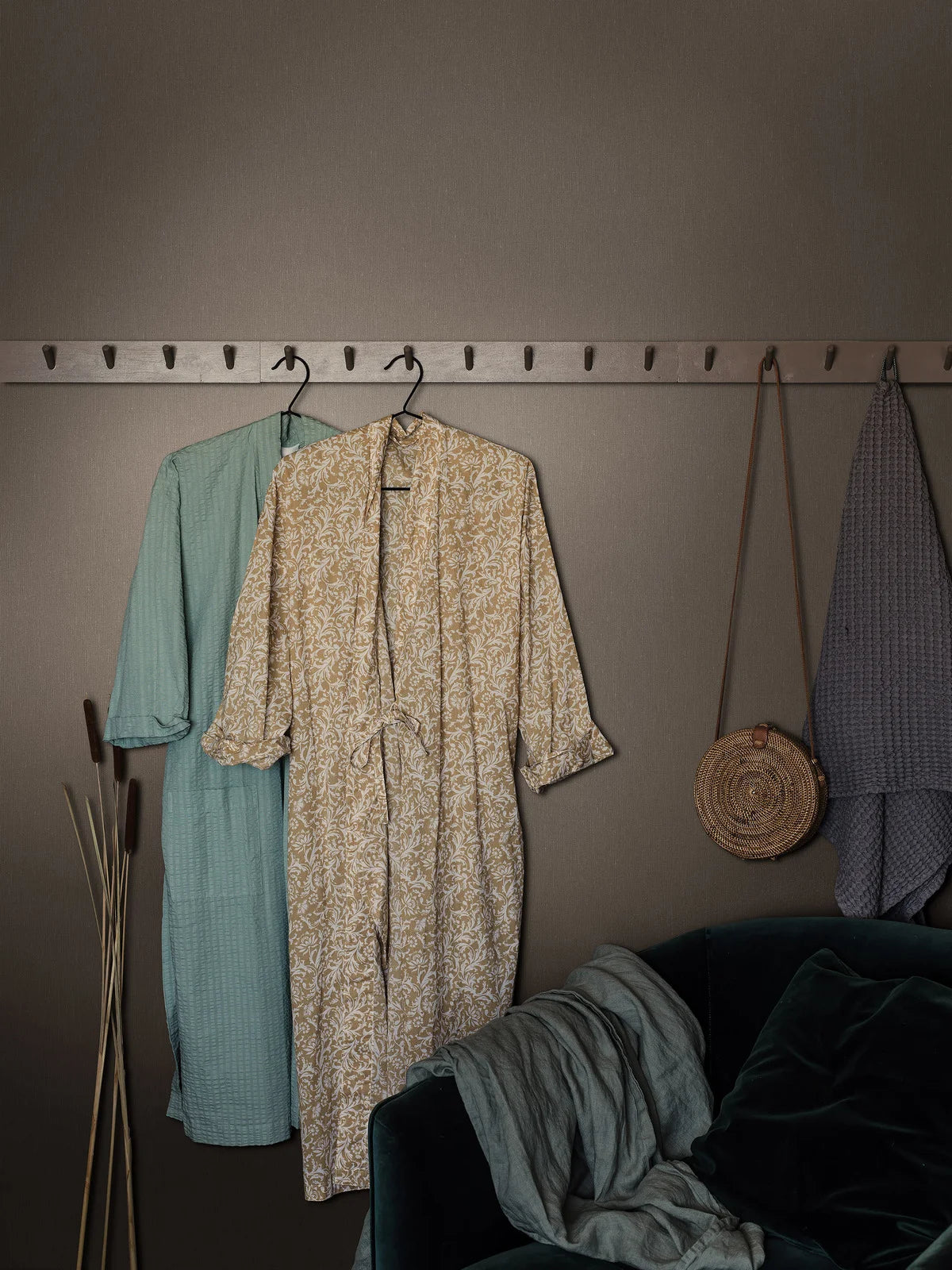 Structuurtapijt dat linnen imiteert - VINTAGE HOUT warm bruin