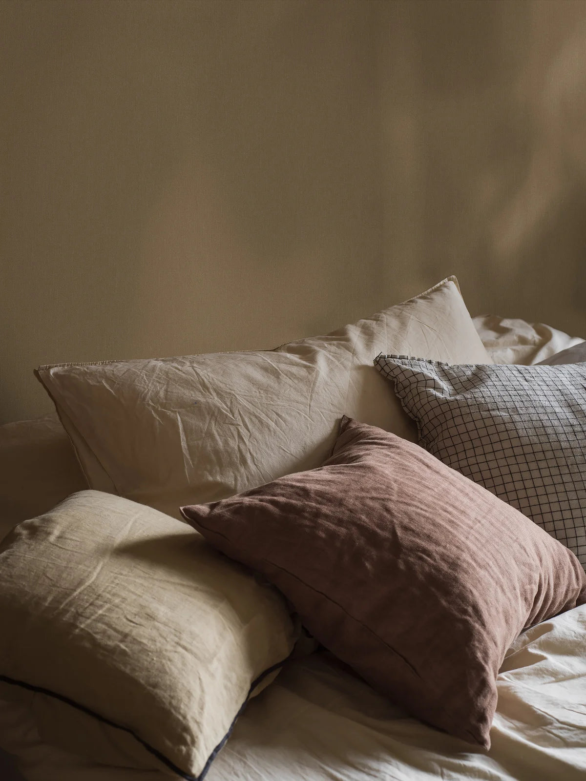 Strukturierte Tapete, die Leinen imitiert LINEN - OAT hellbeige