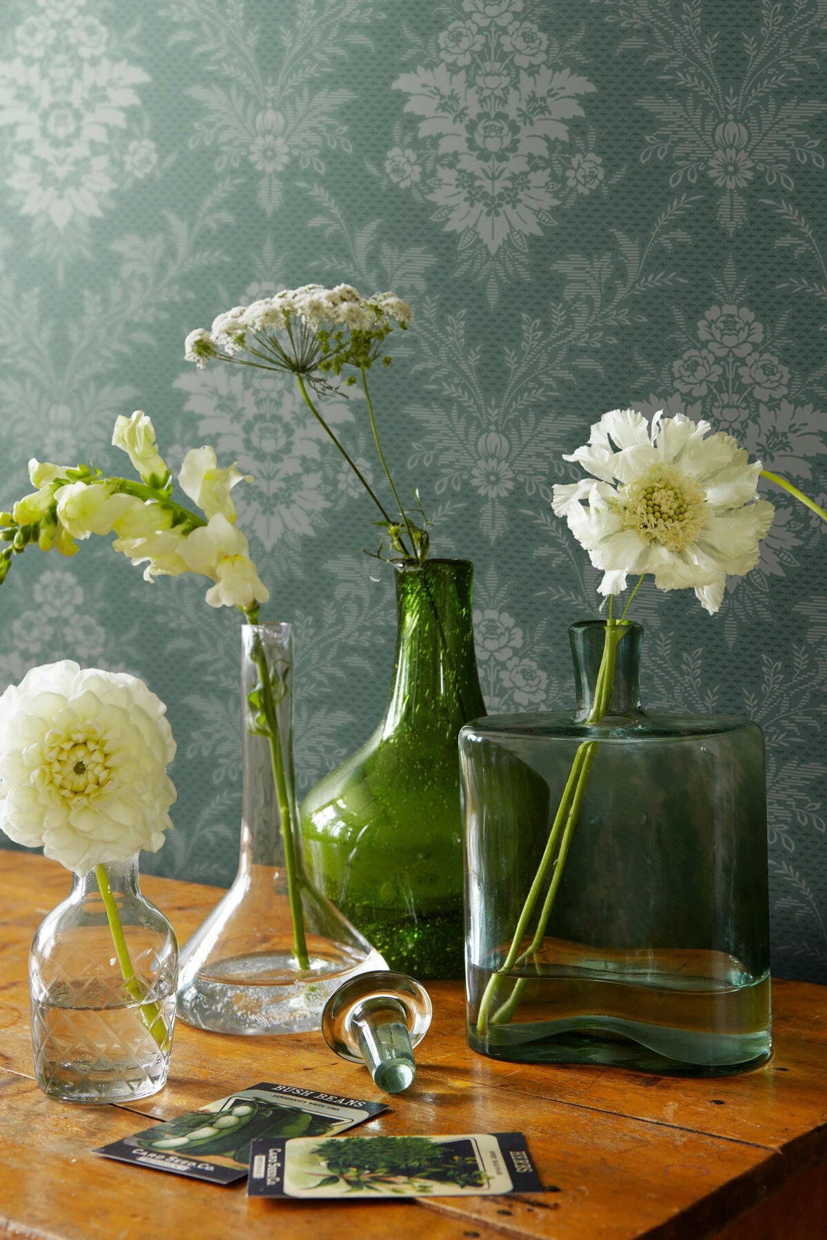 Vliesbehang met plantaal patroon SOFIA groen met donkerbeige