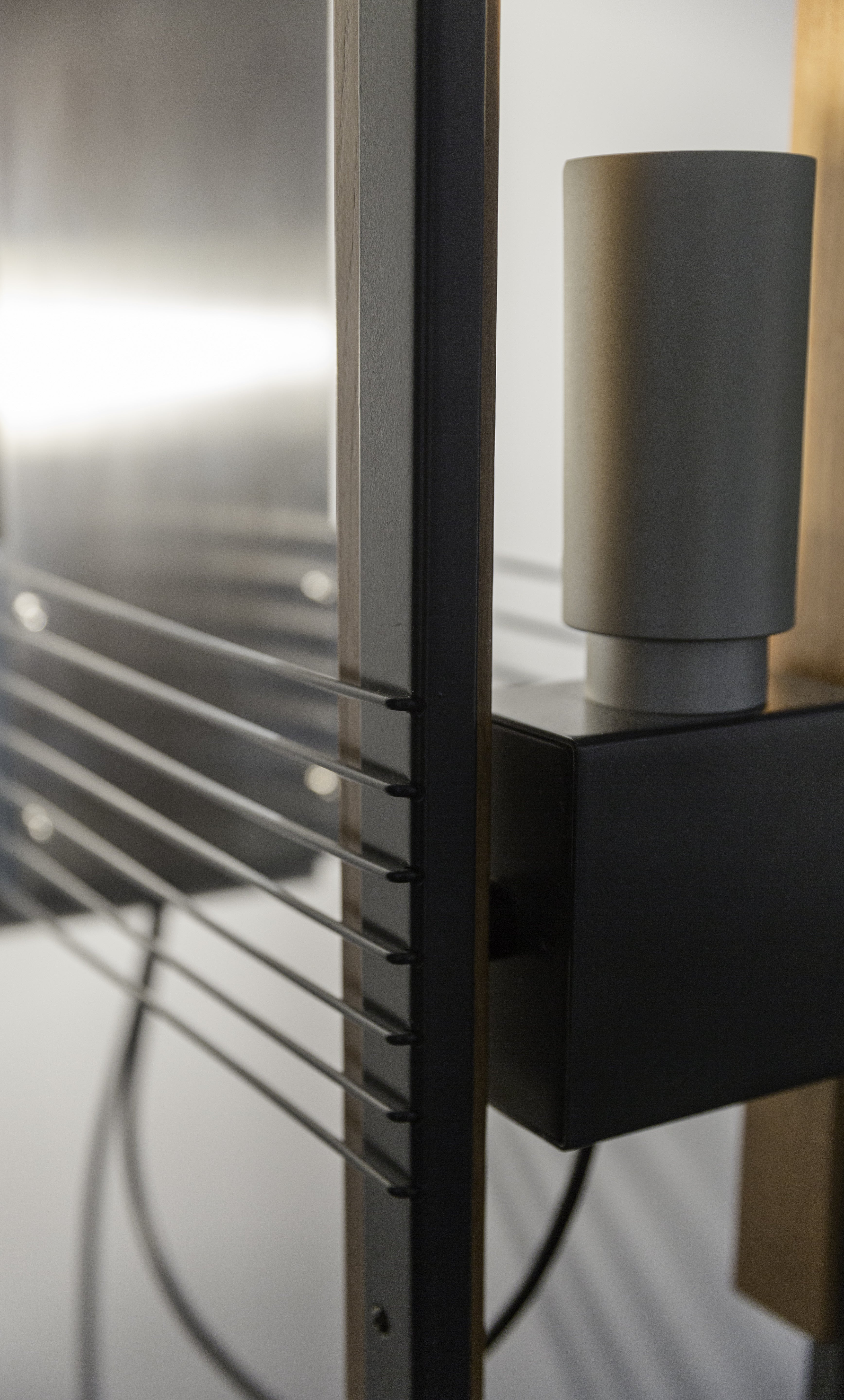 Wandlamp MARX van hout en aluminium