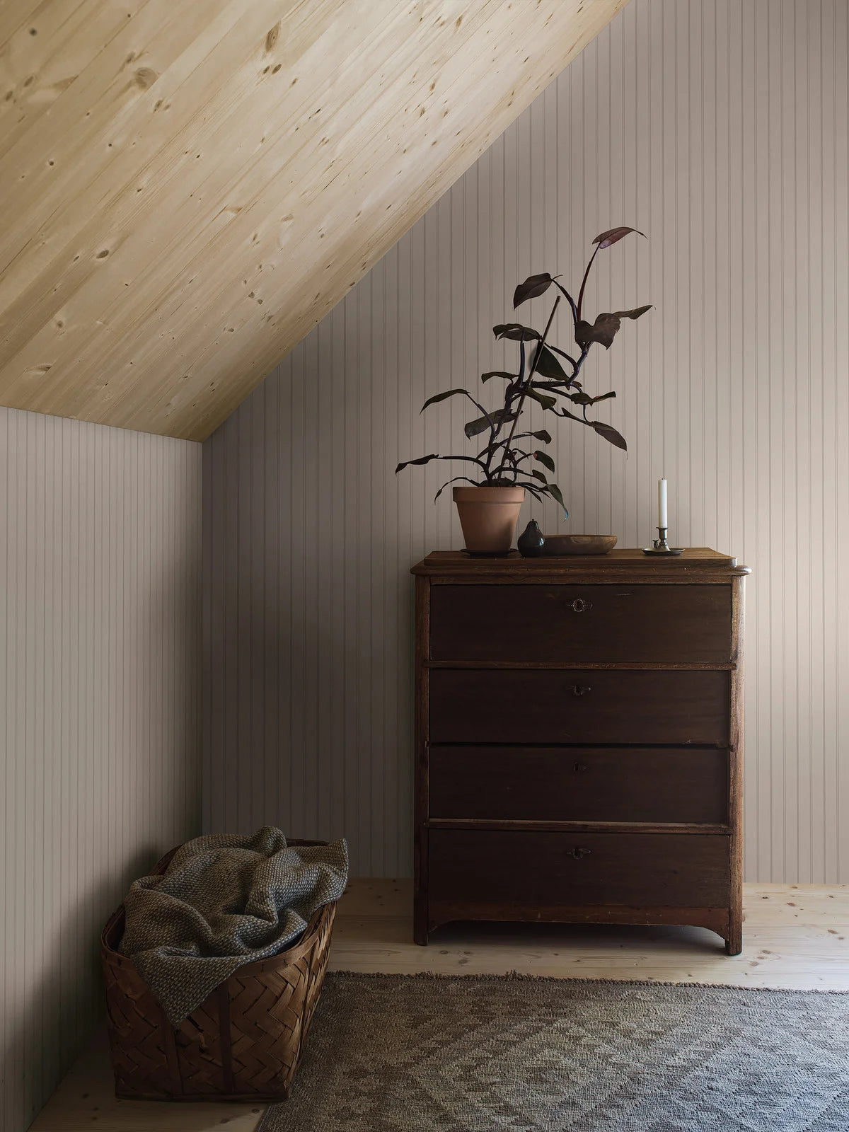 Beige gestreepte behang WOODLAND STRIPE met grijs