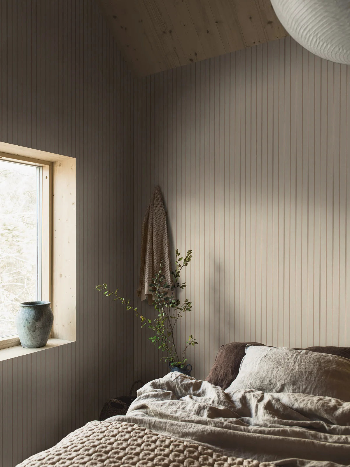 Beige gestreepte behang WOODLAND STRIPE