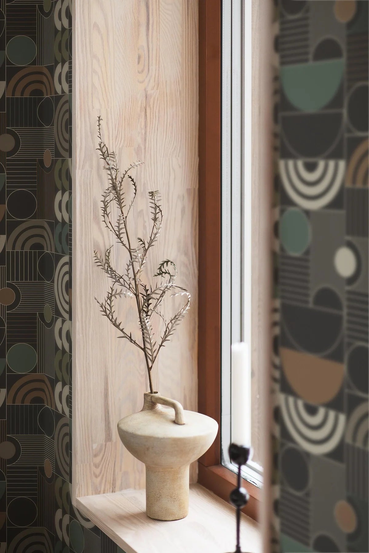 Vliesbehang van papier met geometrisch patroon COSMOPOLITAN zwart