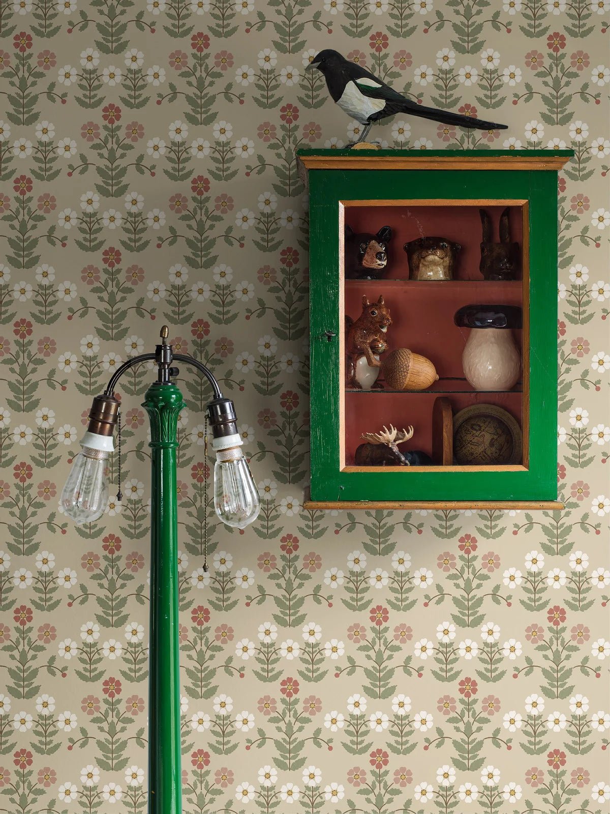 Tapete mit pflanzlichem Blumenmotiv SIPPOR braun mit weißem