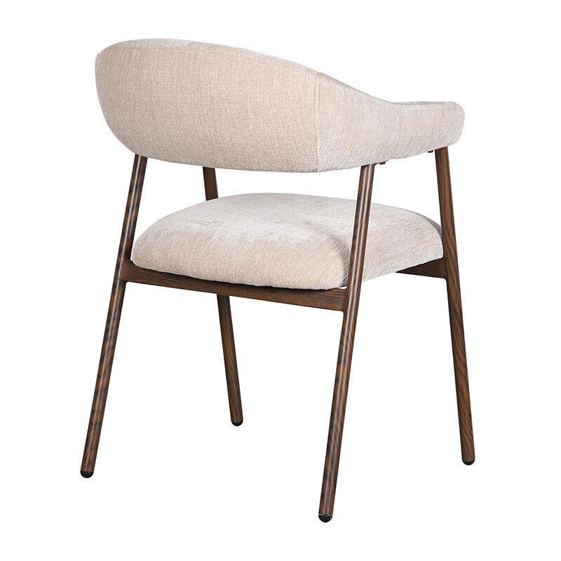 Beige SCANDI stoel met een donkere houten basis