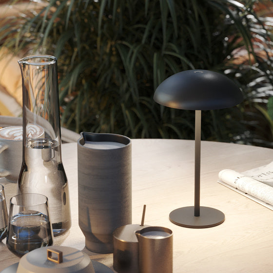 Schwarze Batterie -Lampe