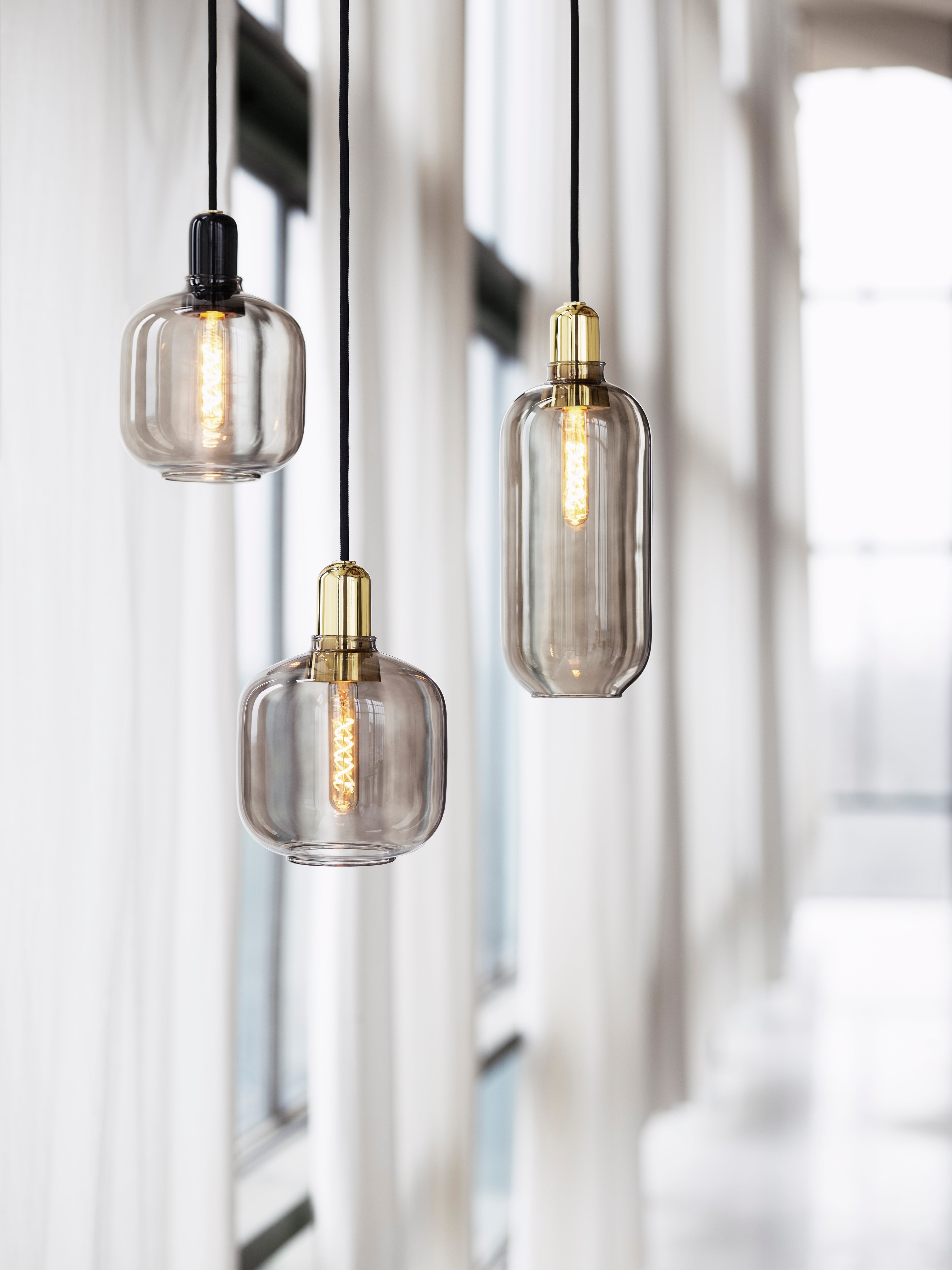 AMP LARGE Pendelleuchte, Rauchglas mit Goldfinish