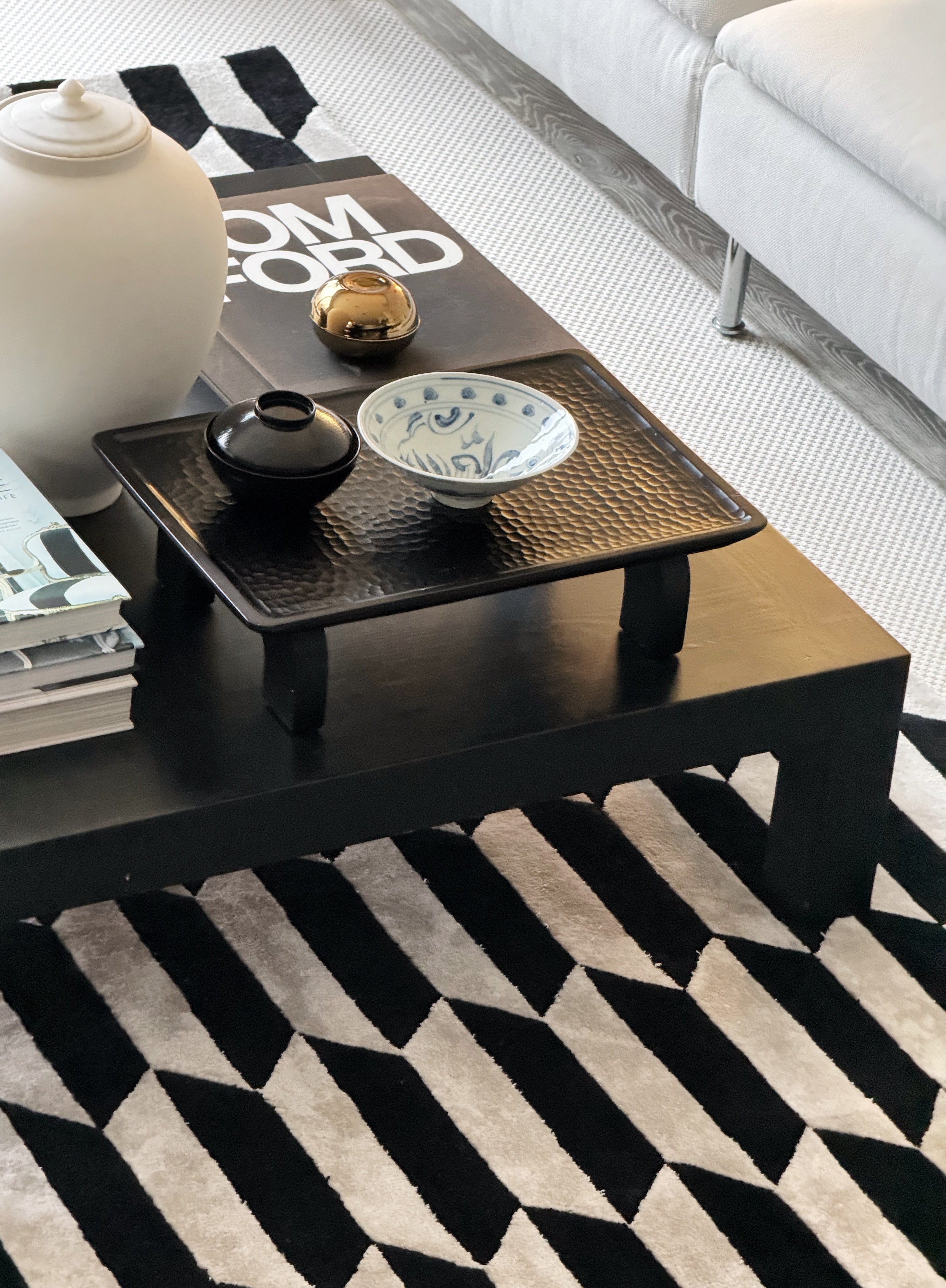 NOBLE cream rug with black