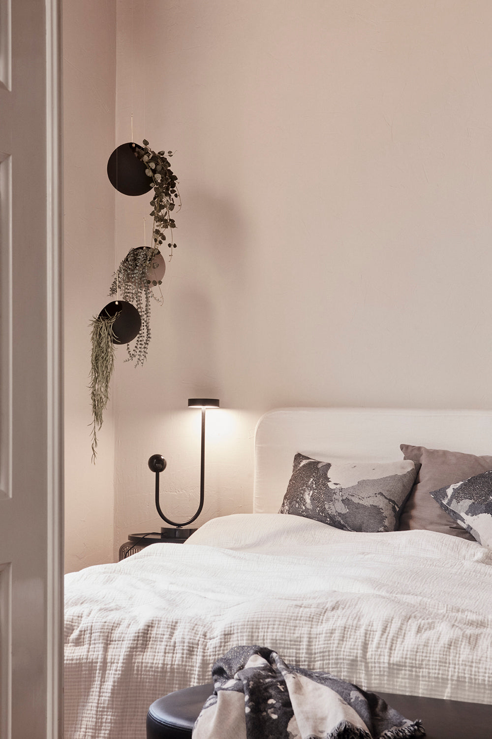 Hanging planter GLOBE taupe