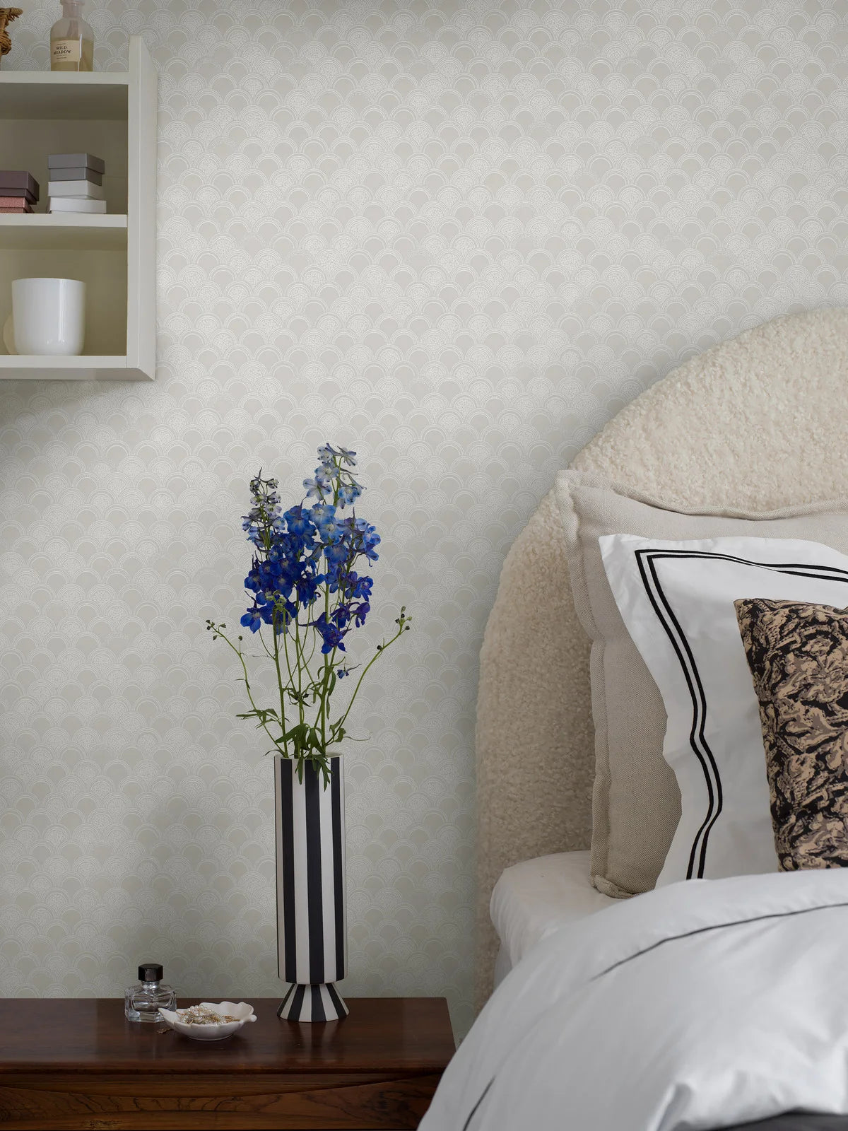 Birgit White Arch Pattern Wallpaper