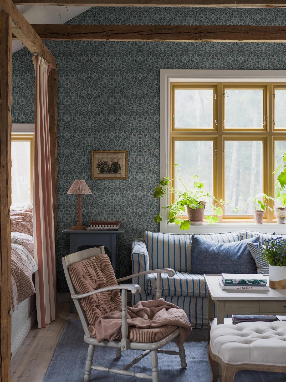 Behang met plantenmotief in bloemen NYPONROS blauw met wit