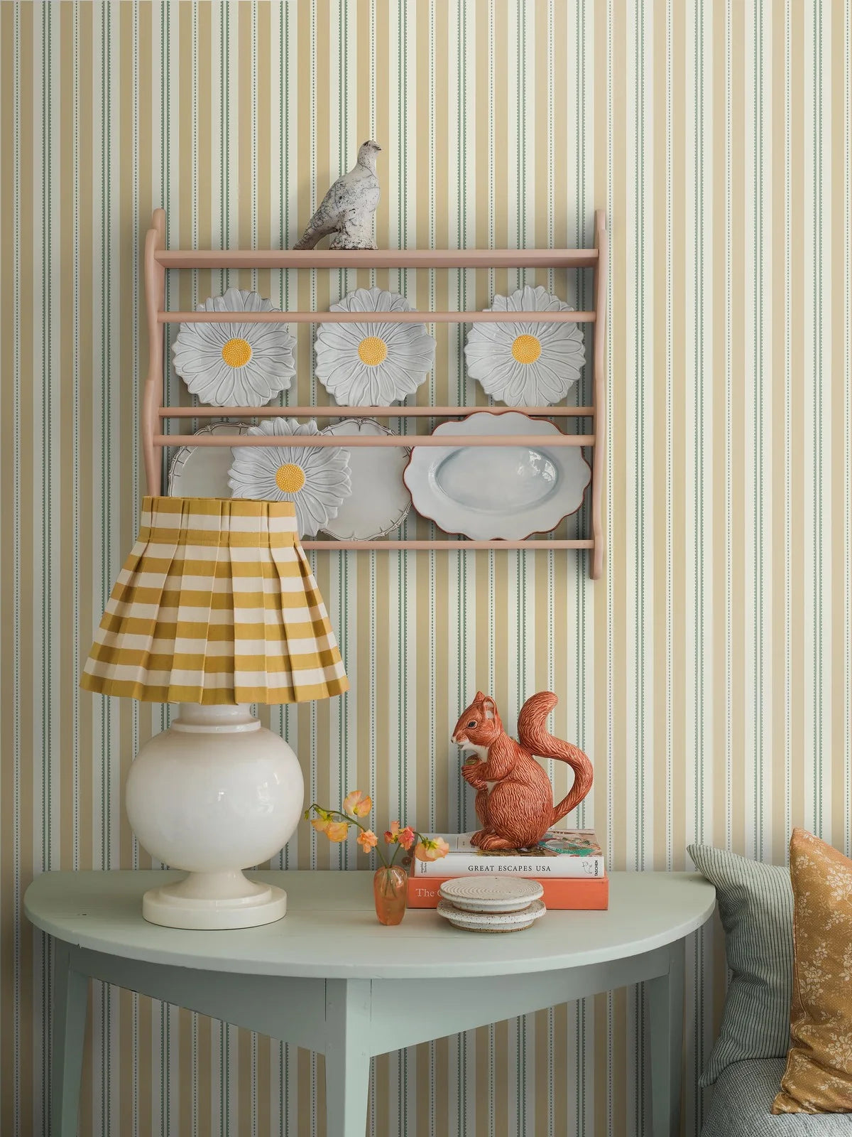 Gestreepte behang HEDDA geel met wit