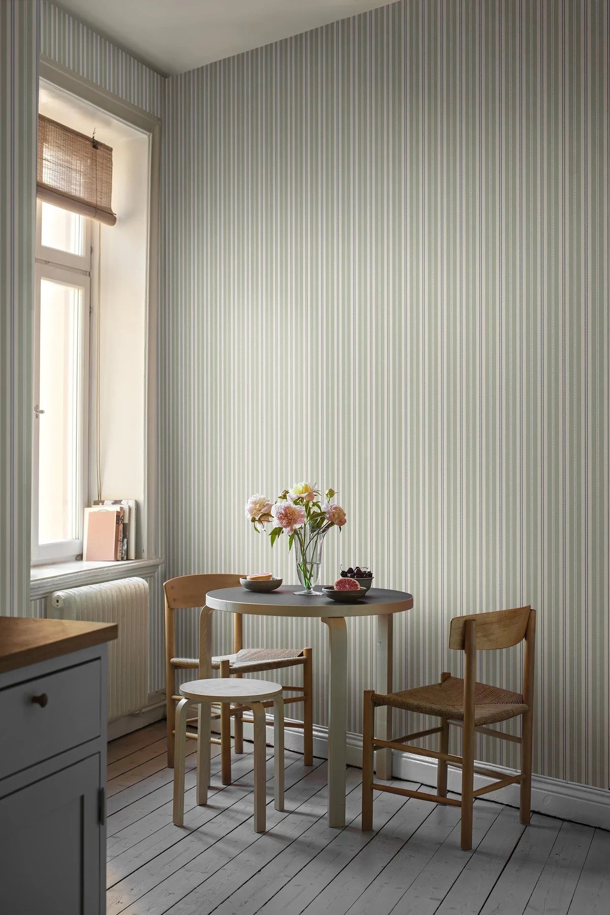 Gestreepte behang HEDDA grijs met wit