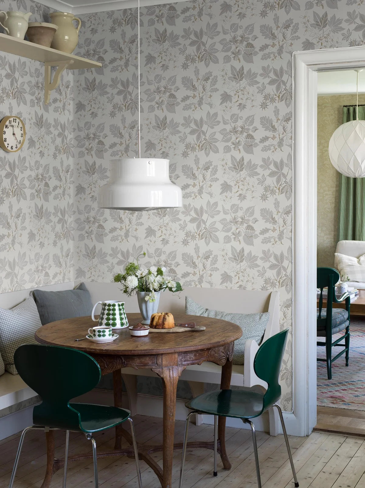 Behang met plantmotief in bladeren ARBORETUM crème met grijs