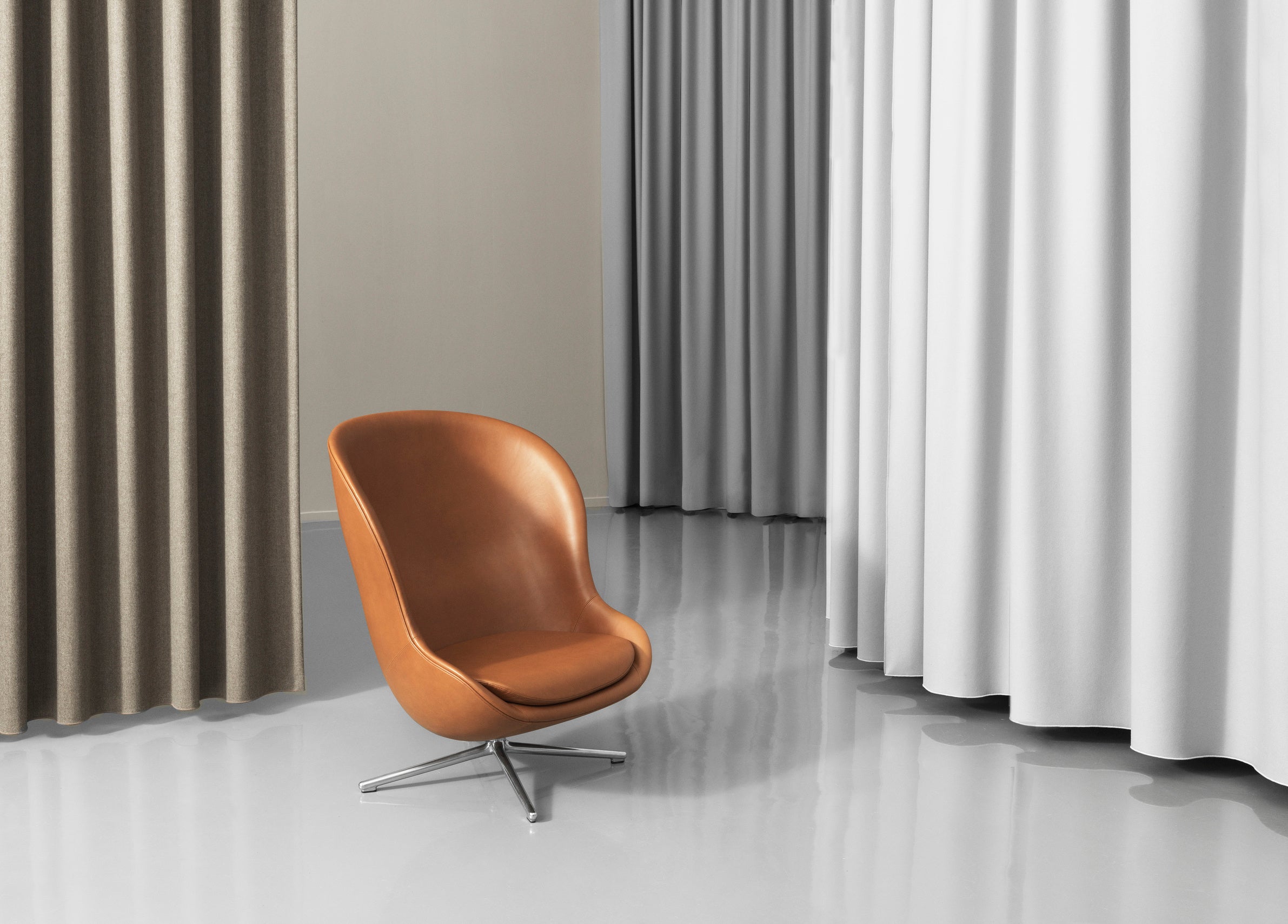 HYG HIGH armchair with black adjustable base