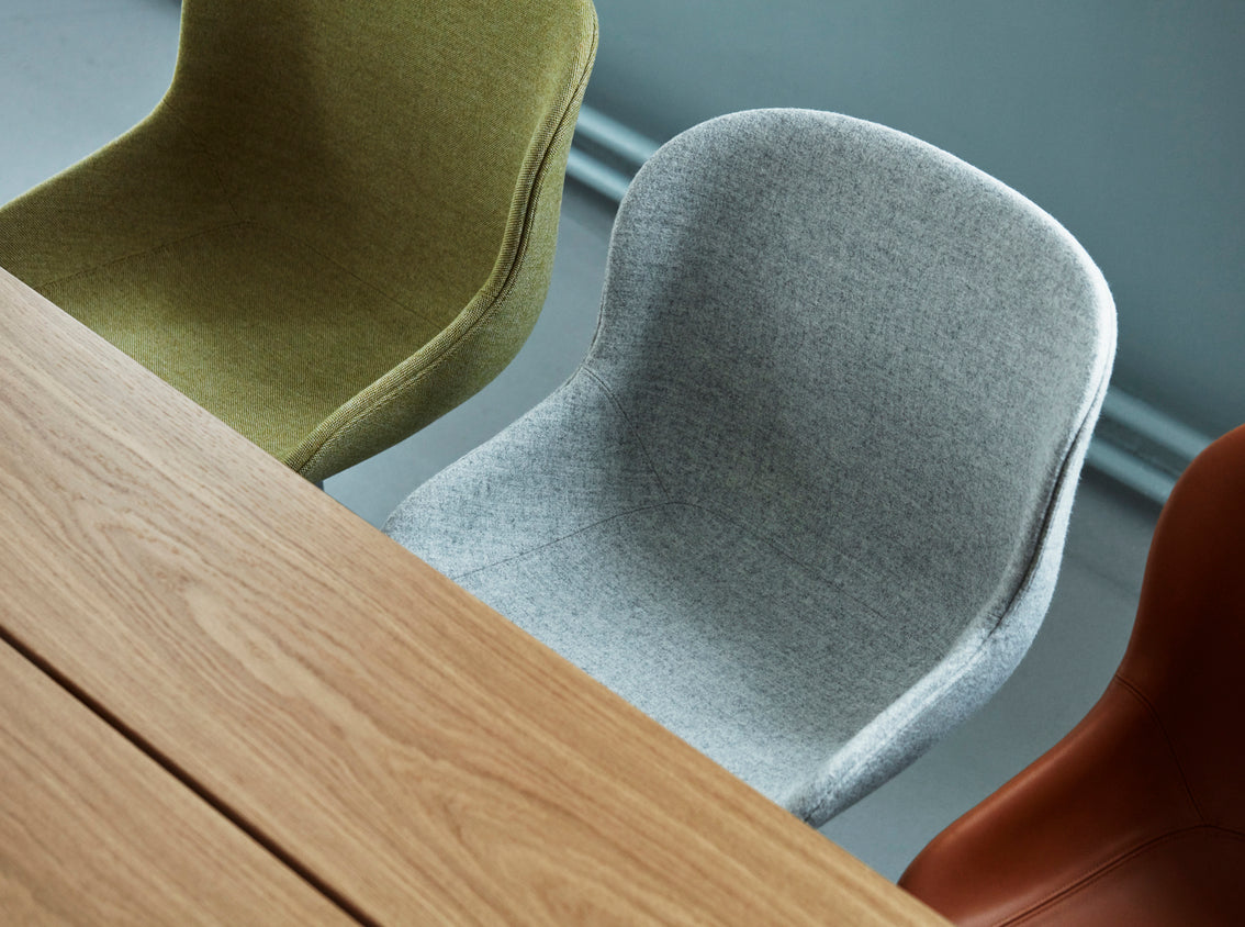 Hyg 4L Polsterer Bürostuhl mit einer schwarzen Basis