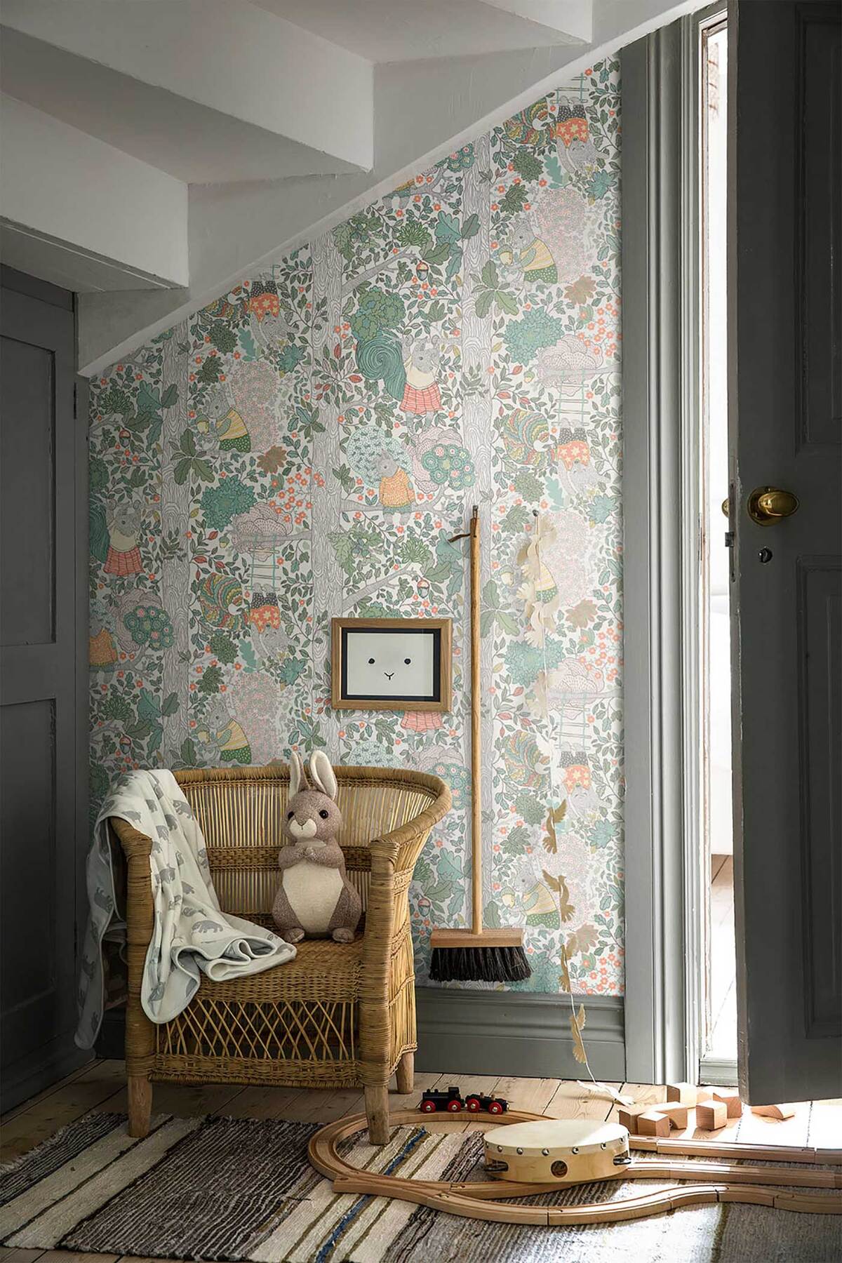 Children's wallpaper with a fairy tale forest theme CHARLIE white with green