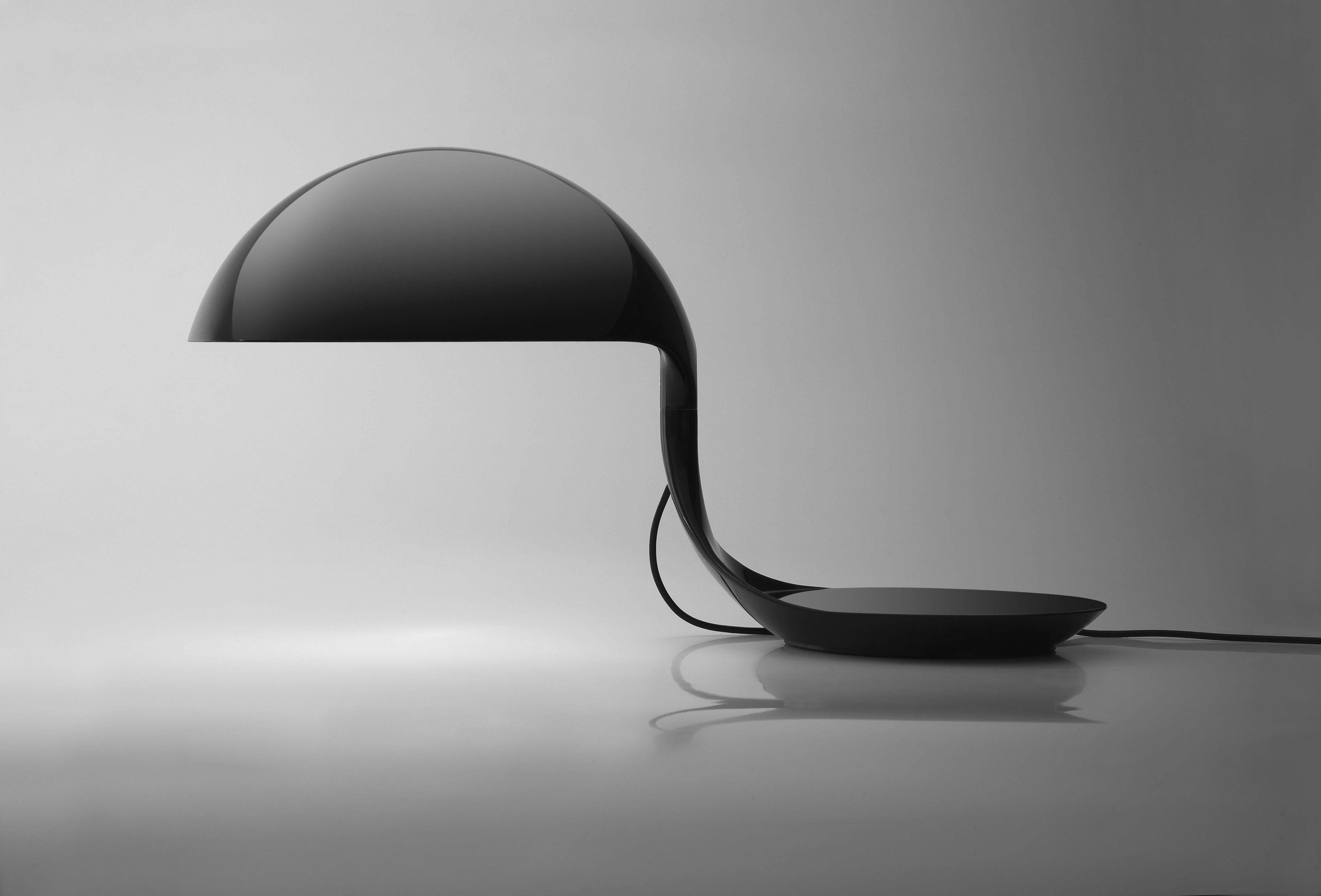 Tischlampe COBRA in glänzendem Schwarz
