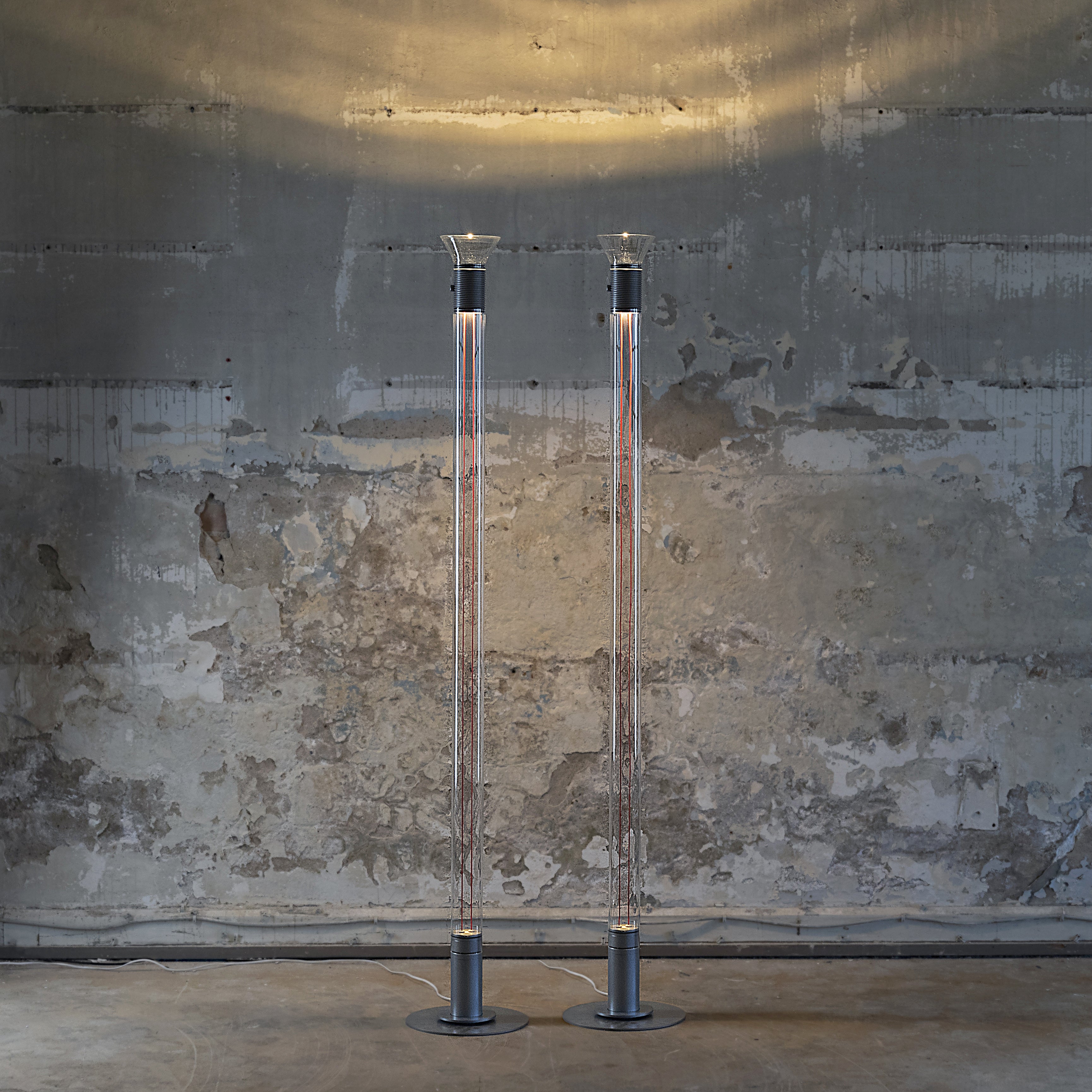 Vloerlamp DIA transparant met matte grijze elementen
