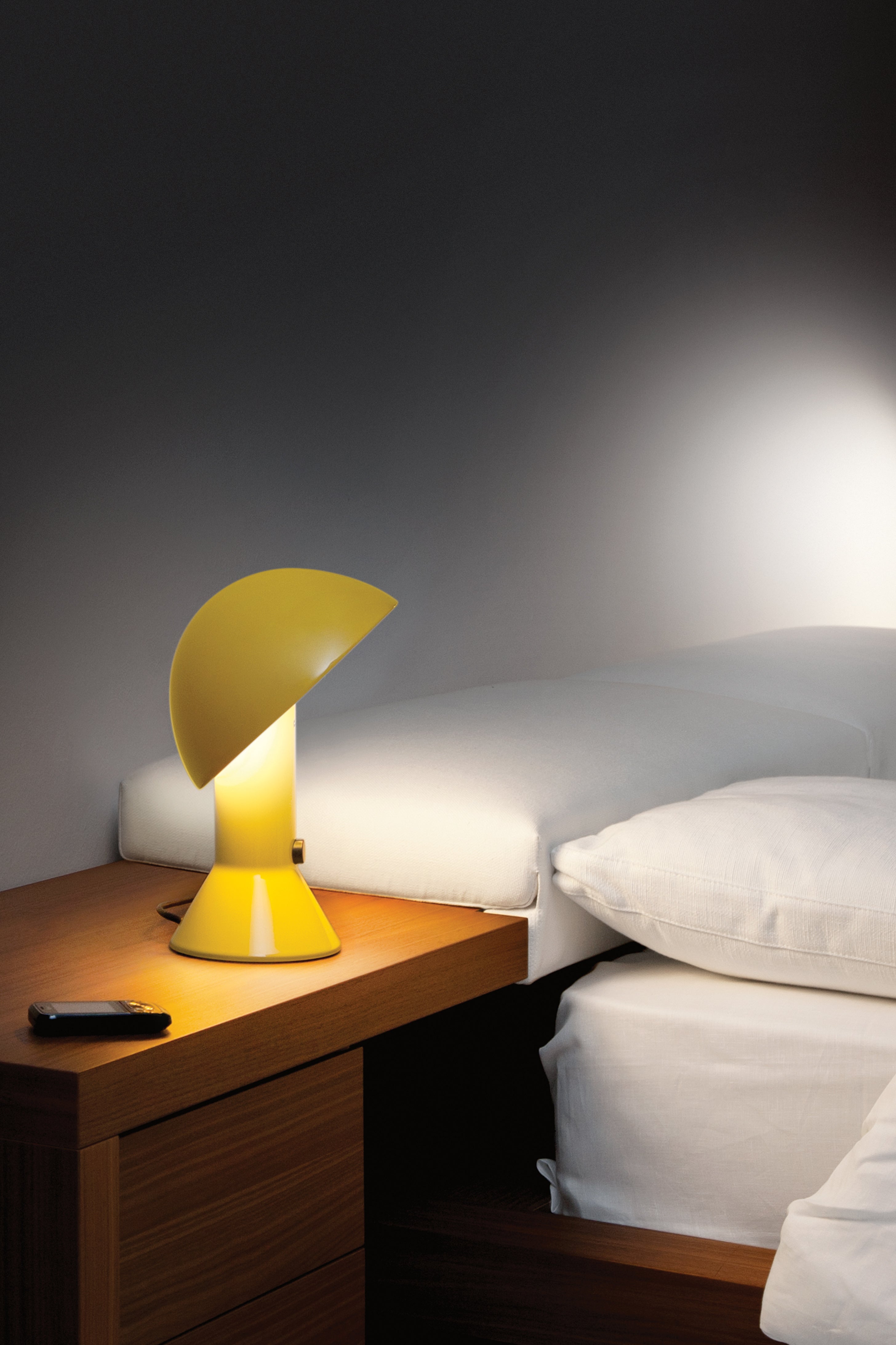 Tischlampe ELMETTO in glänzendem Blau