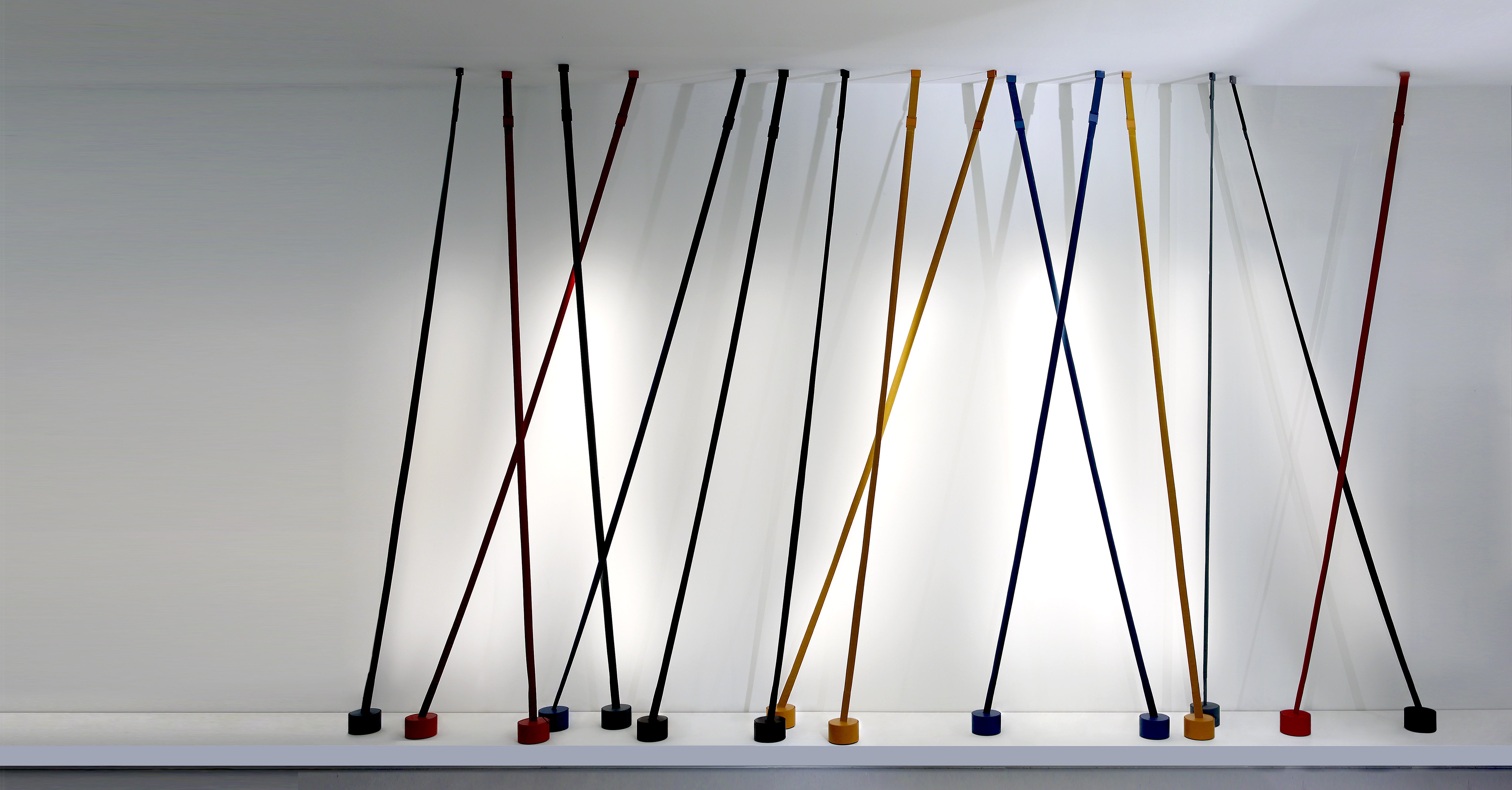 Vloerlamp ELASTICA zwart