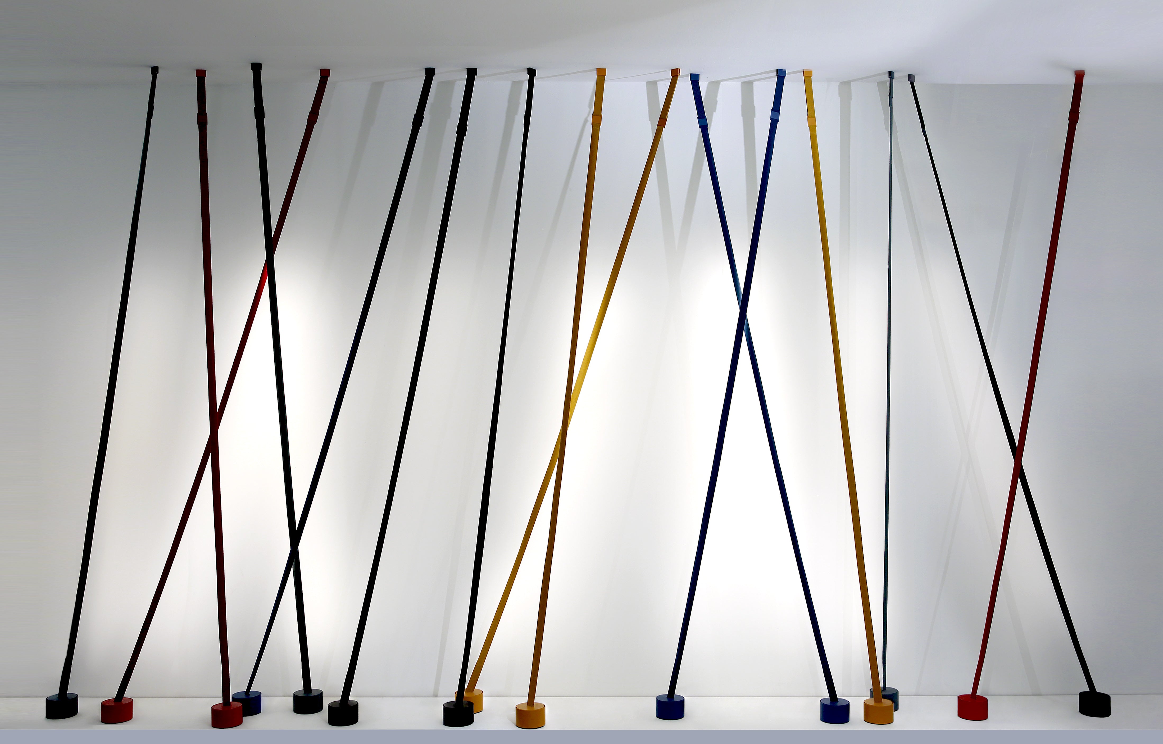 Vloerlamp ELASTICA zwart