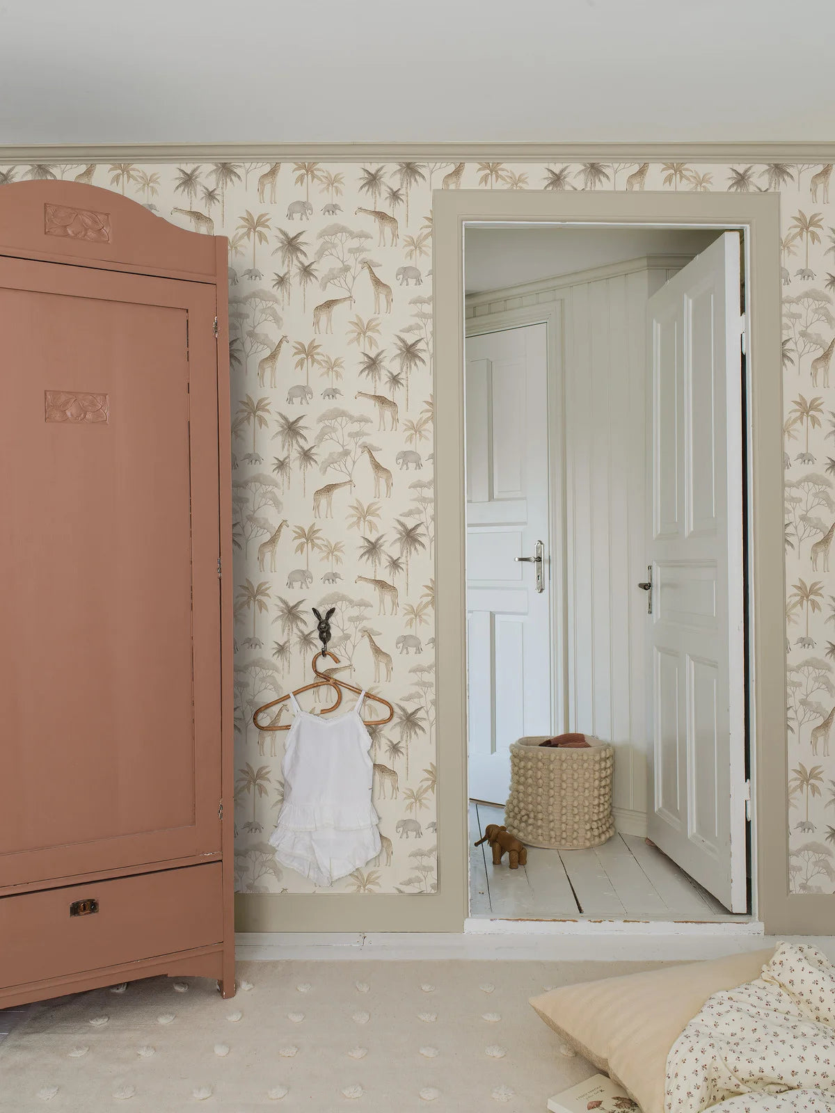 Tapete für Kinder mit pflanzlichem und tierischem Motiv SAVANNAH beige