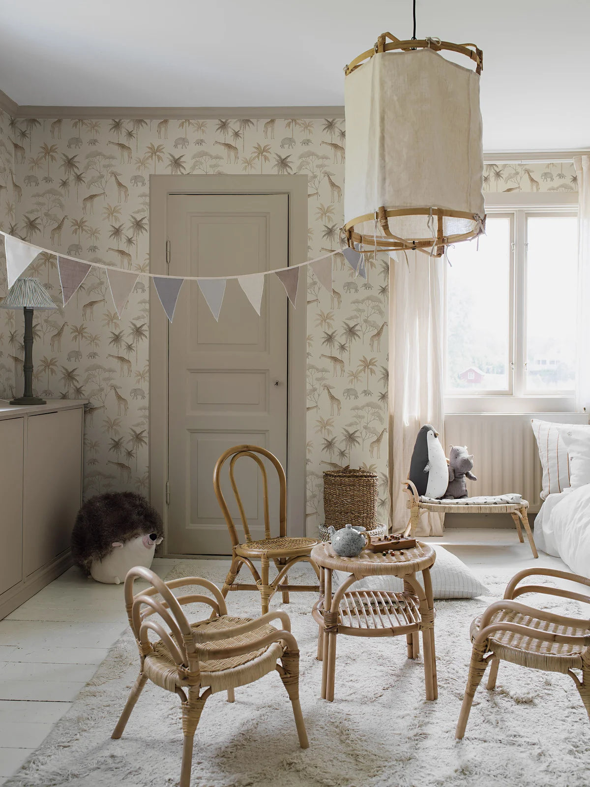 Tapete für Kinder mit pflanzlichem und tierischem Motiv SAVANNAH beige