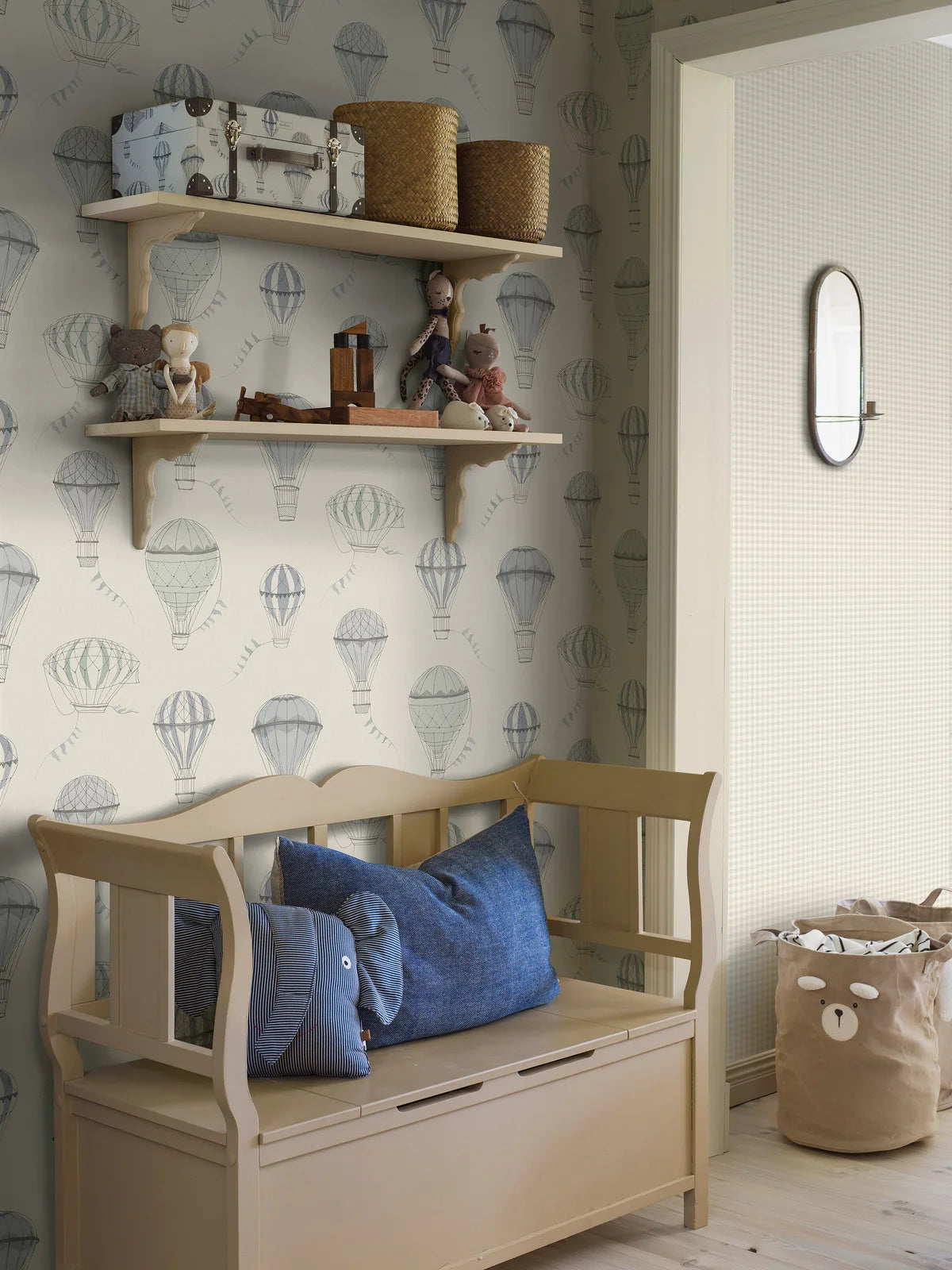 Kinderbehang UP IN THE SKY wit met blauw