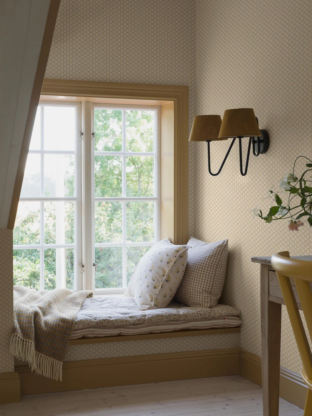 LILLA LYCKAN White and Yellow Striped Wallpaper with Floral Motif