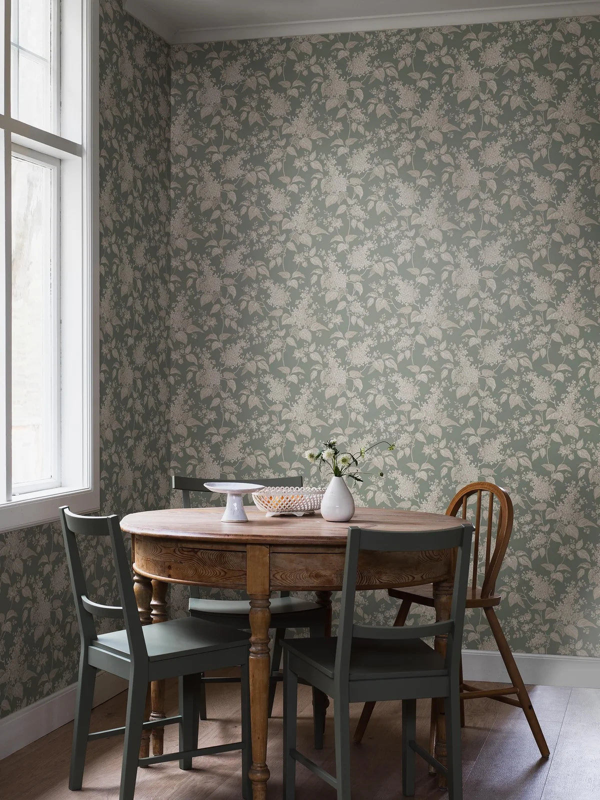Tapete mit pflanzlichem Blumenmotiv SYREN grün mit beige